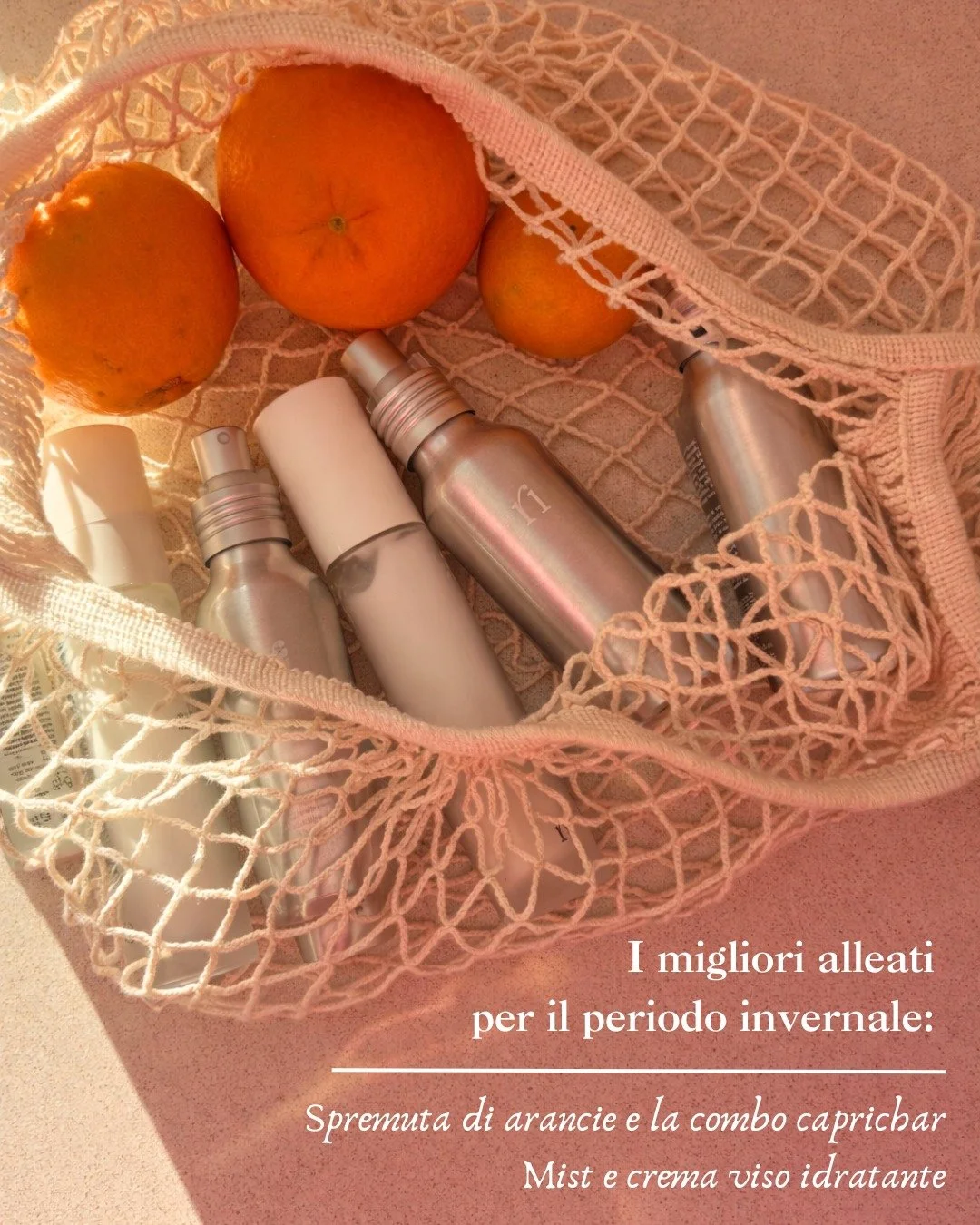 I migliori alleati per l&rsquo;inverno 🧡
Una spremuta d&rsquo;arancia per una ricarica di vitamina C 
e la combo Caprichar Mist + Crema viso idratante giorno/ notte  per la pelle ✨
Idratazione, comfort e coccole daily, sempre con te nella bag 🍊🧴

