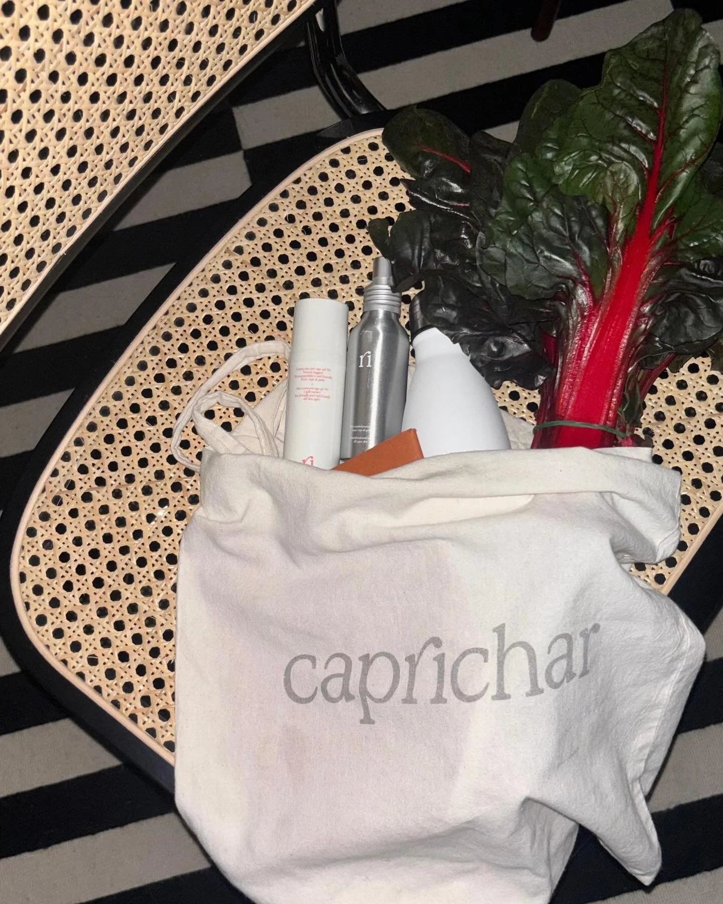 Caprichar nei tuoi momenti quotidiani. 

La mistfunzionale e la crema 365 giorni, grazie anche al loro pack leggero e compatto, sono state pensate per essere utilizzate non soltanto durante la skin routine ma per donare idratazione e protezione in di