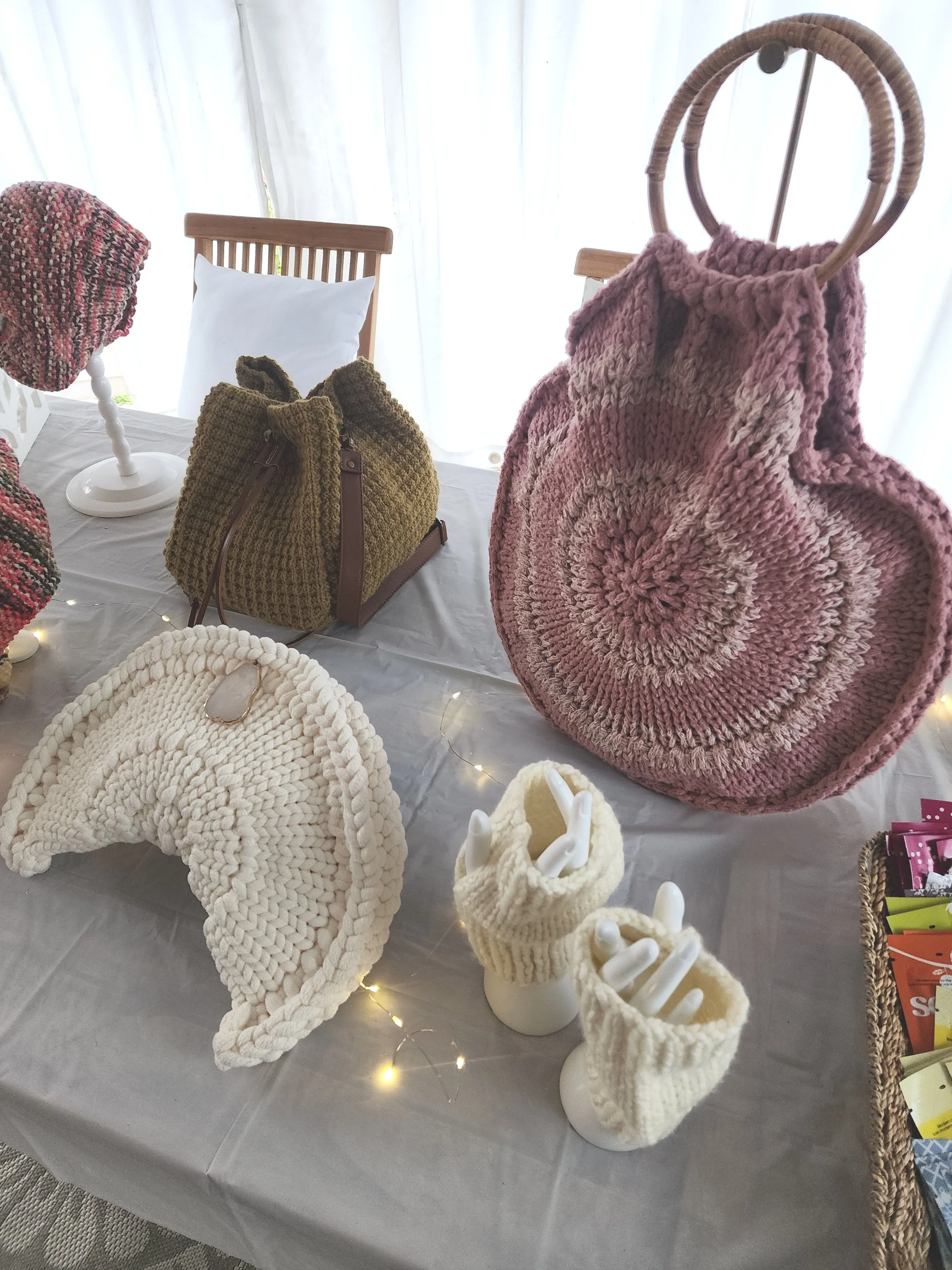 fortuknit table setup