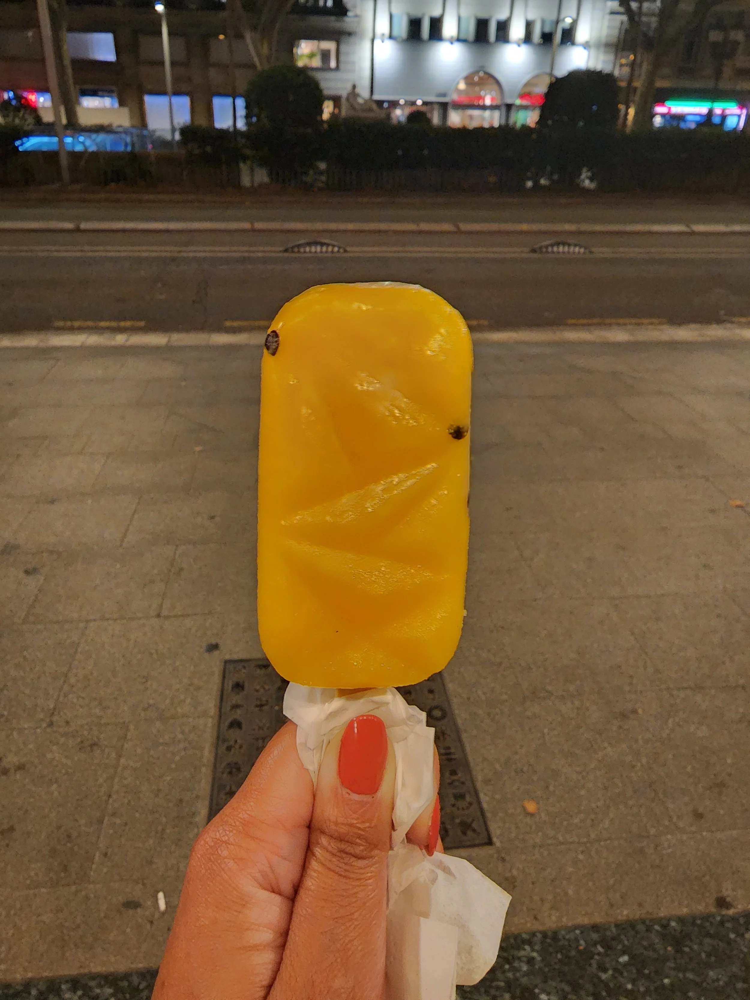 Lucciano's Classic Icepop (passionfruit)