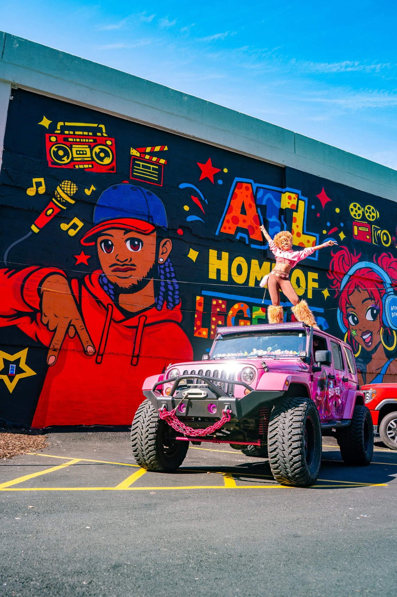 verizon-baker-street-atlanta-mural-drew-borders-roc-sol-miss=lushy-cat-eye-creative-project-roadmap-super-pinky-pink-jeep-atl-niccole-supernicc.jpg.jpg