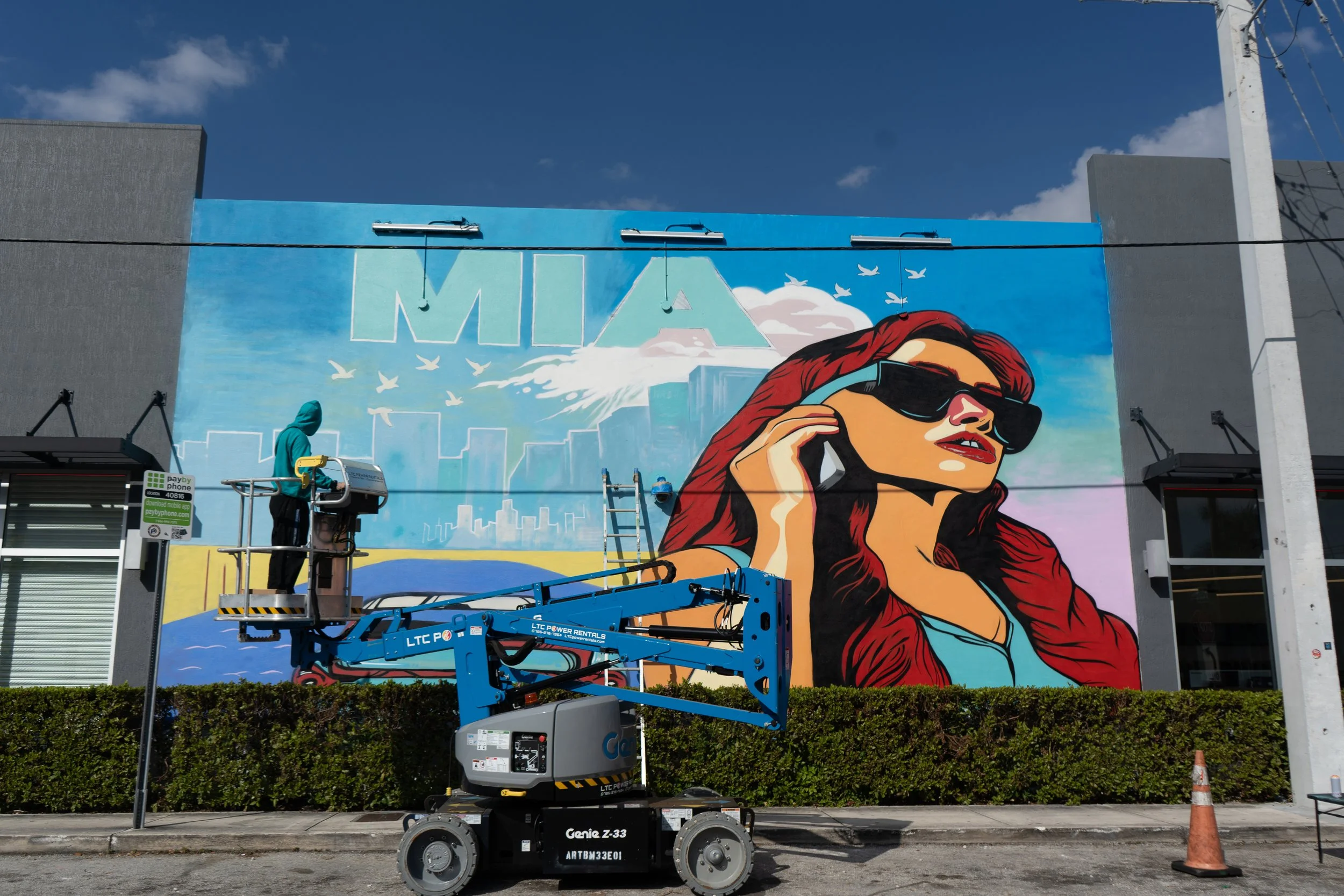 Verizon Wynwood Midtown Miami Mural by Roc Sol, Dennis Perez and Project Roadmap Murals - Miami Mural Team, Wynwood Murals