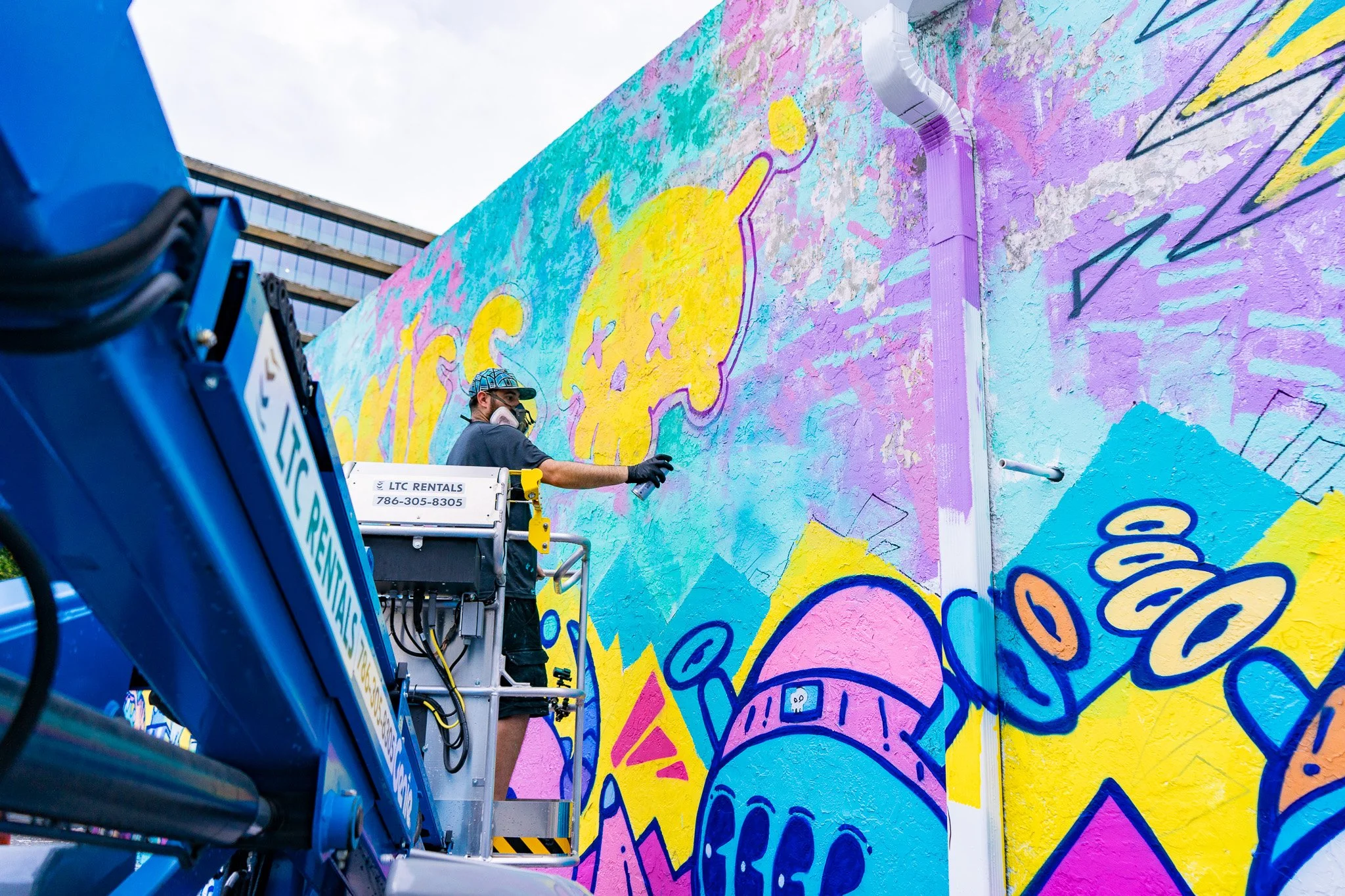 Roc Sol painting Quirkies Mural in Wynwood - Web3 Crypto Murals