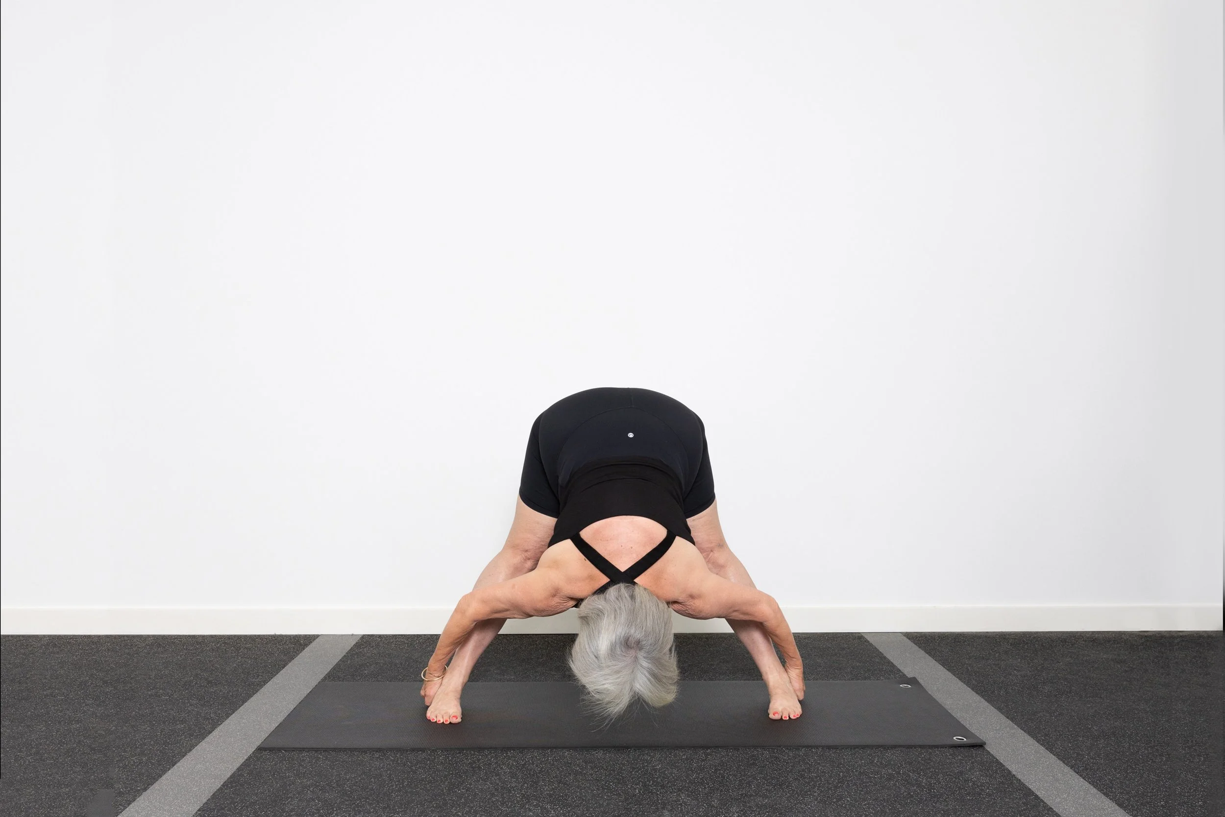 __ 9_Standing_Separate_Leg_Stretching__Pose_007.jpg