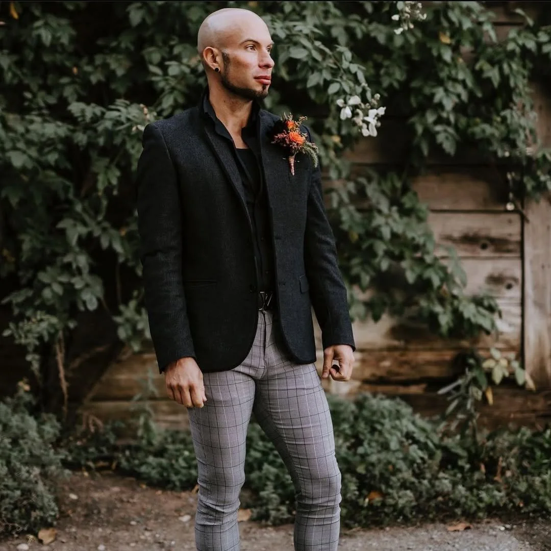 We like to make client meetings more of an experience. Our client relationships are meaningful and personal, so a catch-up in the vineyard is how we roll!

Photography @greta_d_photography