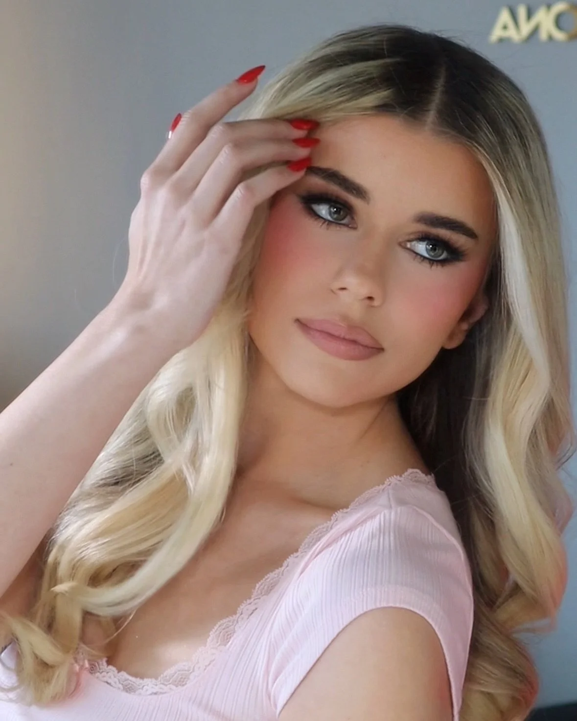 Soft glam perfection 🤍