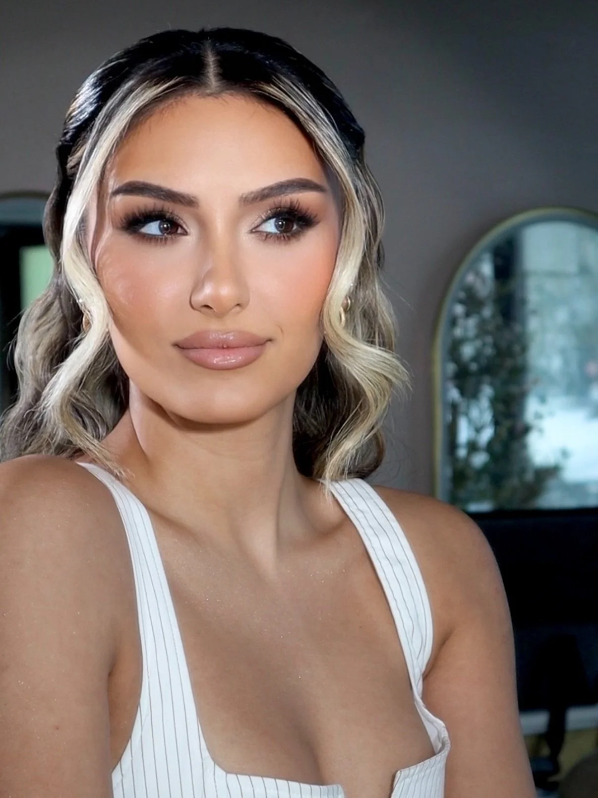 The gorgeous @nikkibrzkr 
Hair by @khushwin_dhaliwal 🤍