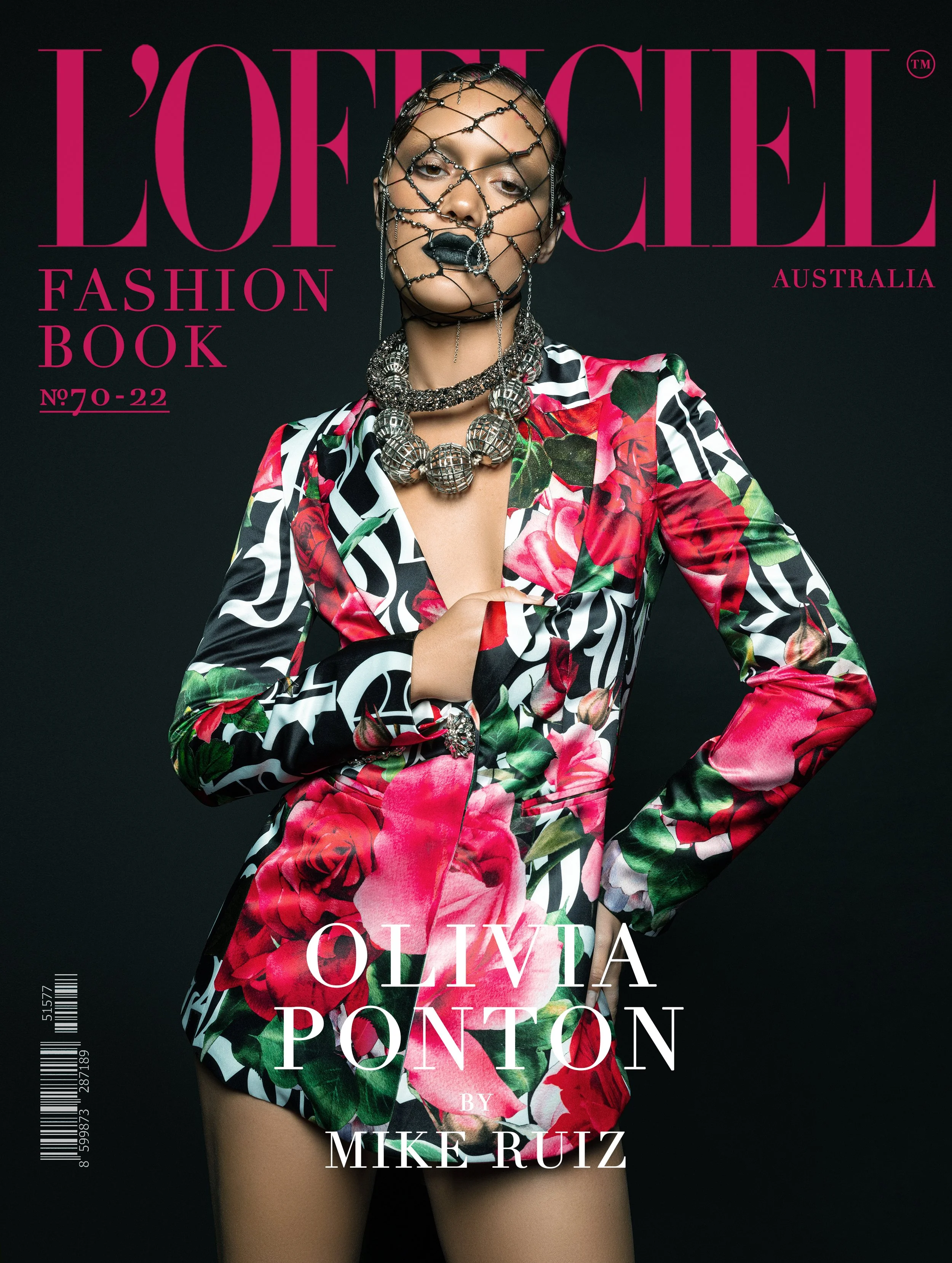 AU70_LOFFICIEL_FASHION_BOOK_OLIVIA Cover.jpg