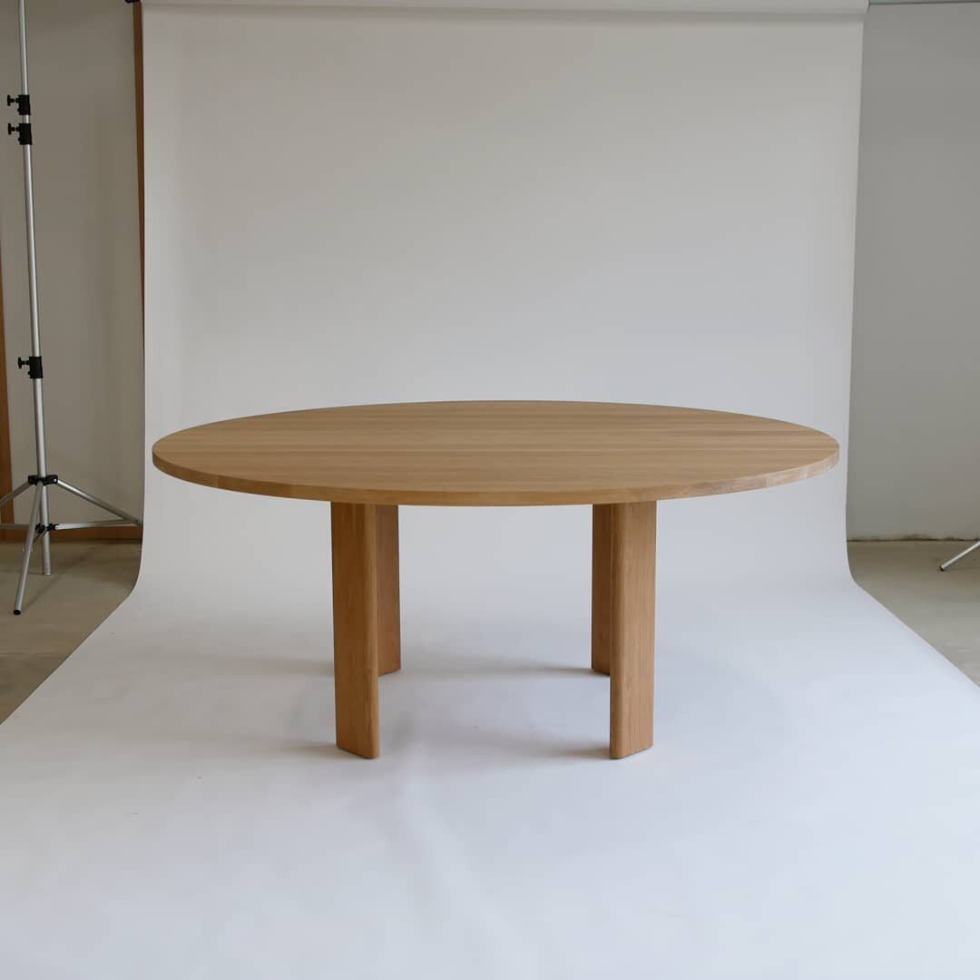 Odie dining table