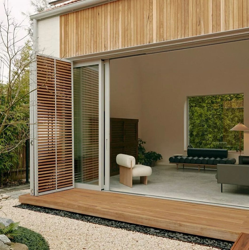 SIMPLICITY AND RESTRAINT &ndash; COURTYARD HOUSE BY HA ARCHITECTURE

Architecture by @ha_arc 
Photography by @tomross.xyz 
Styling by @jesskneebone