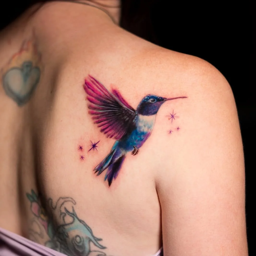 Where elegance meets resilience.

Done at @aztekink 

#HummingbirdTattoo #TattooStory #InkAndSoul #AztekInk #TinleyParkTattoo #ChicagolandInk #TattooCulture #InkedAndUnchained #MidwestTattoos #eternalink #chicagotattooartist #chicagotattoo