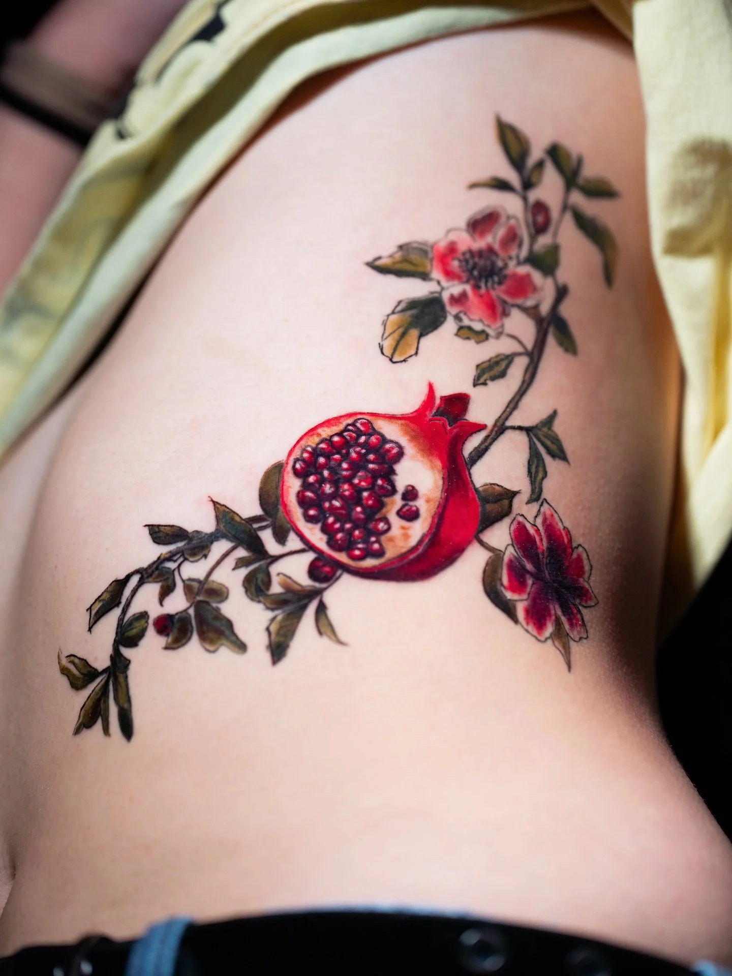 Loved how this pomegranate piece came together. A little fruit, a little floral. Thanks for trusting me with your skin!
#pomegranatetattoo #floraltattoo #colortattoo #tattoochicago #tinleyparktattooartist #noamy #chicagotattooartist #chicagotattoo