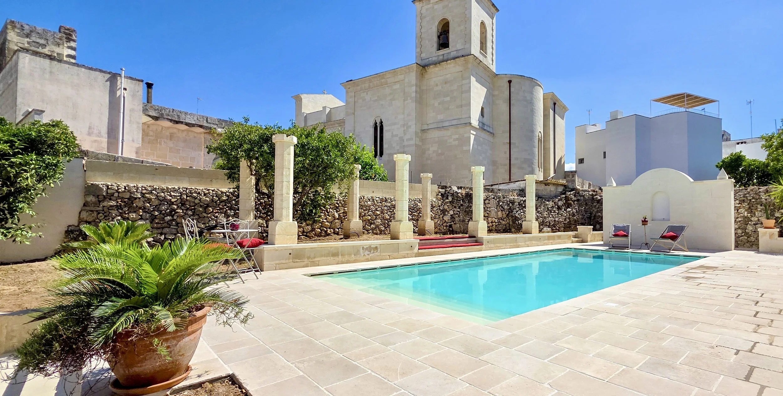 Palazzo Marconi Apulien Pool Giulia.jpg