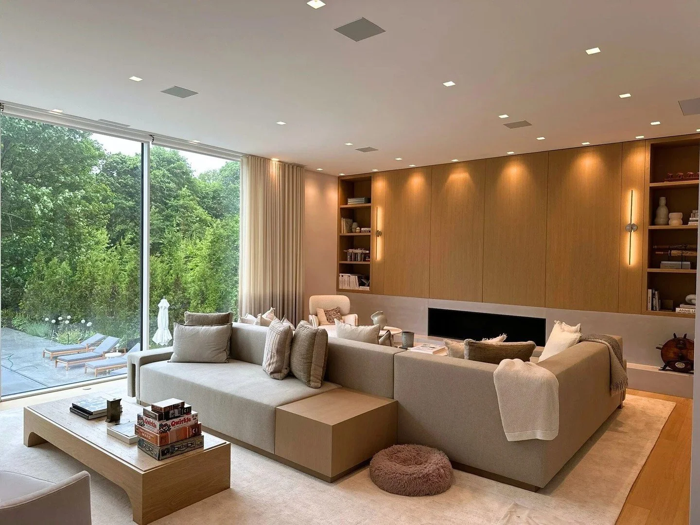 What does a truly livable smart home look like?

In this Boston residence, it looks like clean design, quiet technology, and systems that just work. No overwhelming screens. No complicated routines. Just elegant lighting, intuitive controls, and beau