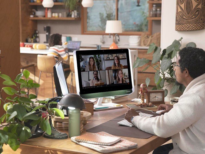 Boardroom brainstorming. Coffeeshop collaborations. Kitchen consultations. See and be seen wherever, whatever, whomever &ndash; @Poly  gives you the confidence, flexibility and edge to command the conversation. And it&rsquo;s not a one size fits all 