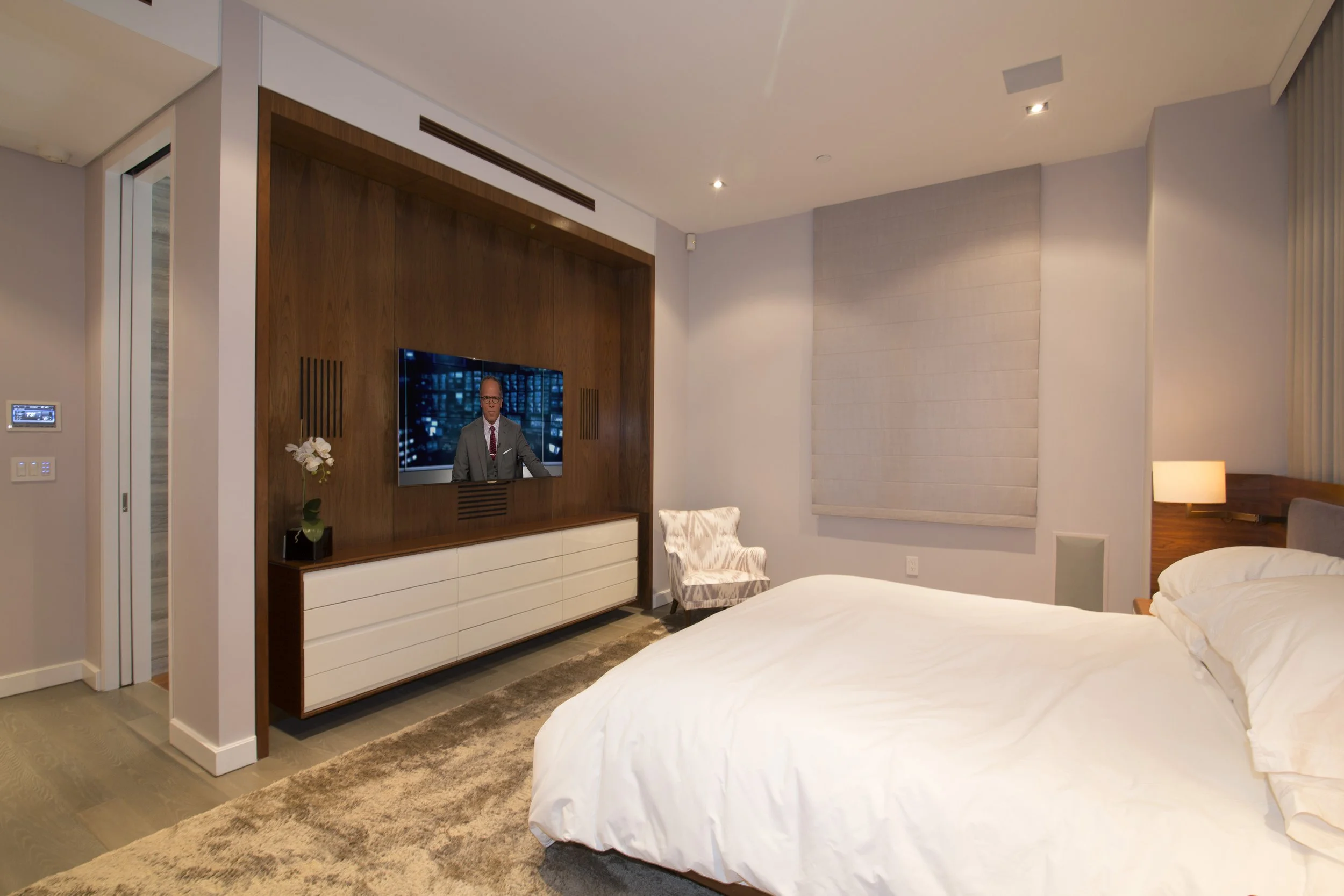 Bed_and_TV_On_n8lxid.jpg