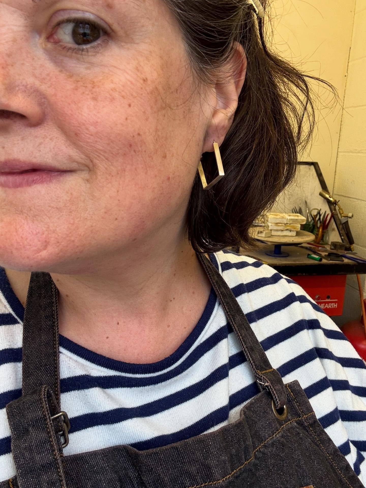/// SLOW MAKER SUNDAY /// Made myself some gold treats dint I? 

I&rsquo;ve had odds and ends of gold collecting up from leftovers of various creations over the years, and finally decided to melt them all down and make myself some gold jewellery.

A 