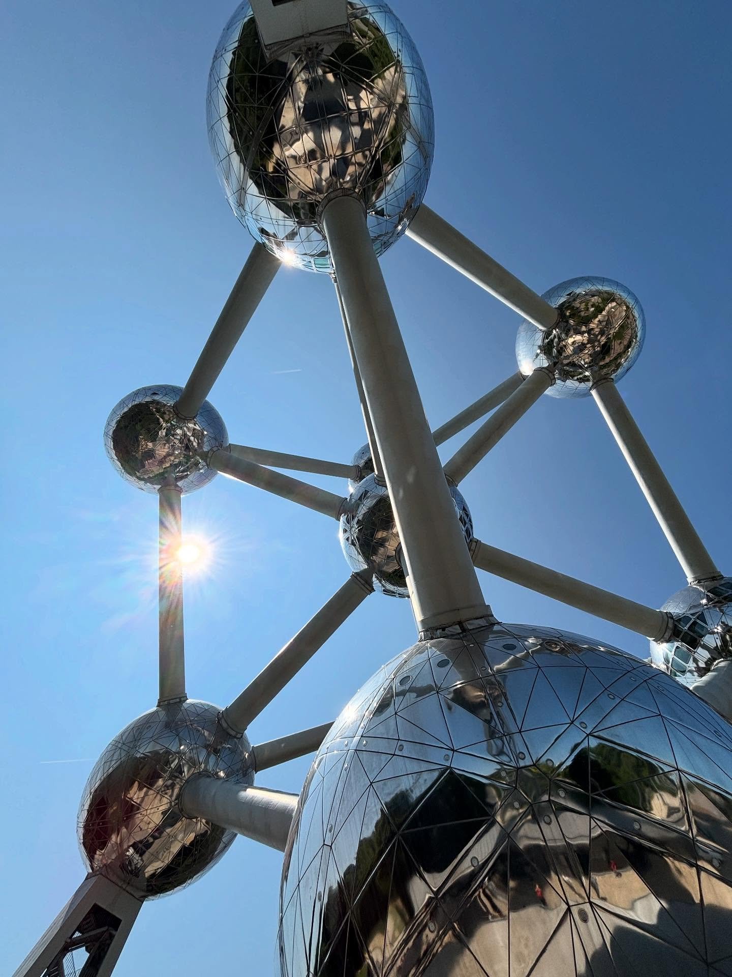 /// ATOMIUM, BRUSSELS /// I recently had a little jaunt on the (very cheap) Eurostar over the Belgium for a few days with my pal @indielynx for a belated birthday trip (planned way before my birthday). 

Why did I choose Brussels? Because I&rsquo;ve 