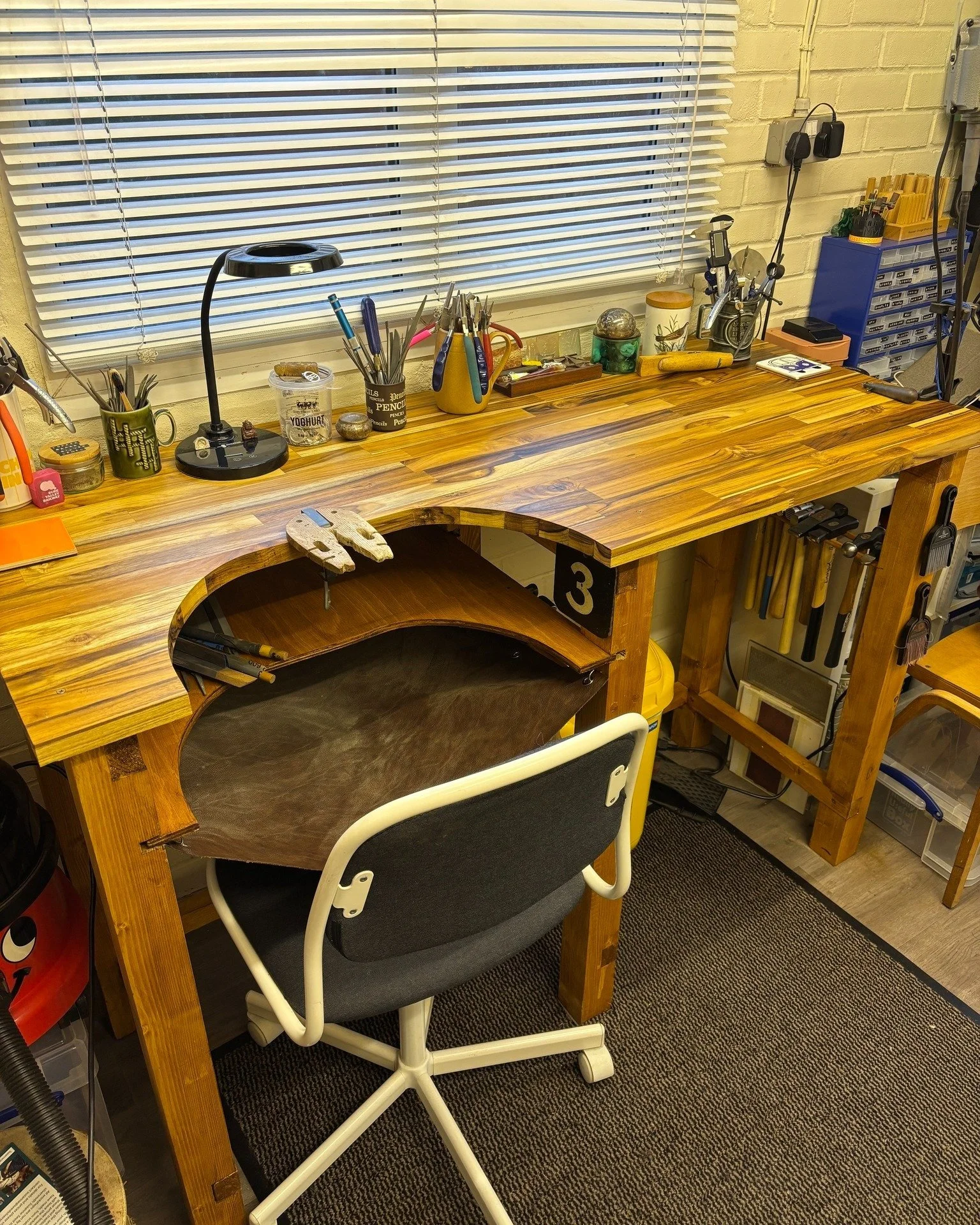 /// WHAT CAN YOU MAKE IN MY STUDIO IN NORFOLK? ///

Hello! I'm a professional silversmith and jeweller with decades of experience, and a qualified tutor. I teach various workshops in my studio in Horsford where people can make their own unique recycl