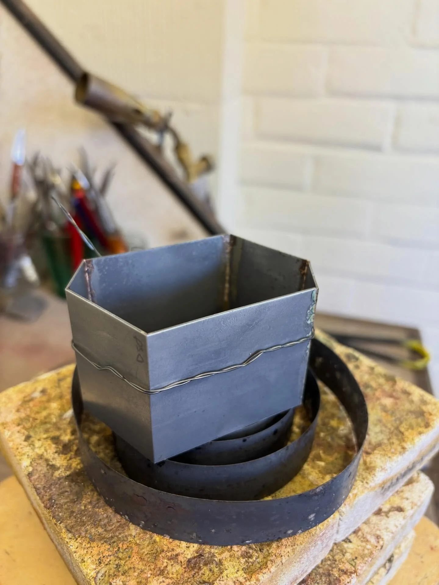 /// WORK IN PROGRESS /// What do you do when you don&rsquo;t have enough time to fit everything in? Why you add in making a silver box of course. Very much in my happy place (if we ignore the complete lack of time). 

Same shape as my Denys Lasdun ba