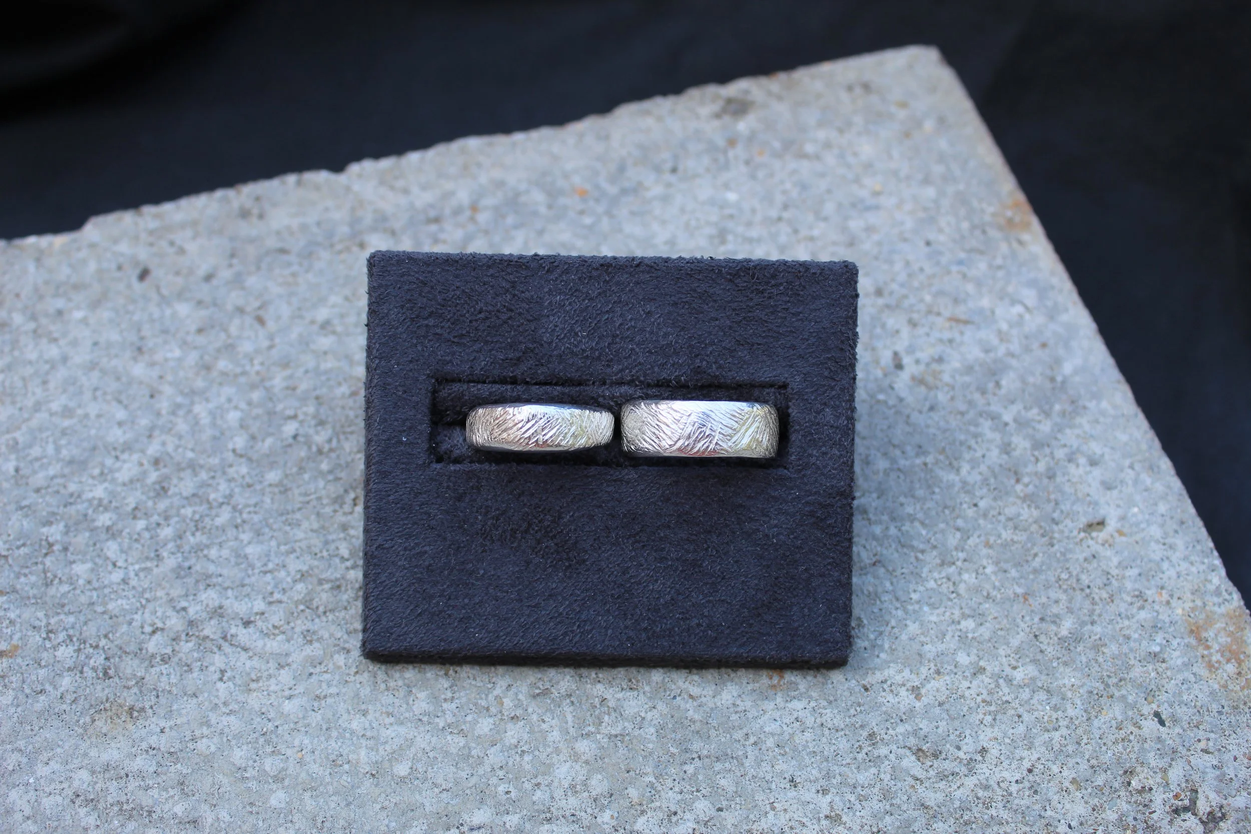 beton brut bands in holder.JPG