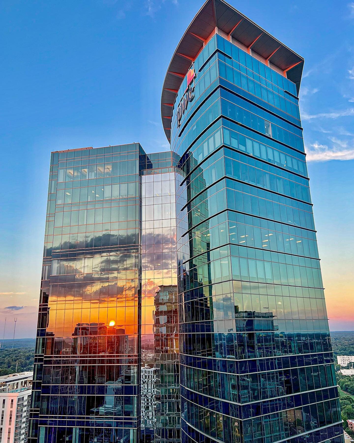 Atlanta sunsets are 🔥🔥🔥 
.
.
.
#atlanta  #discoveratl #midtownatl #sunset #summersky #cityskyline #whyiloveatl  #midtownatlanta #exploregeorgia #a_t_l_a_n_t_a #everythingatl #atlantasnaps  #ATL #atlantaphotography  #atlantaga  #bestofatlanta #myse