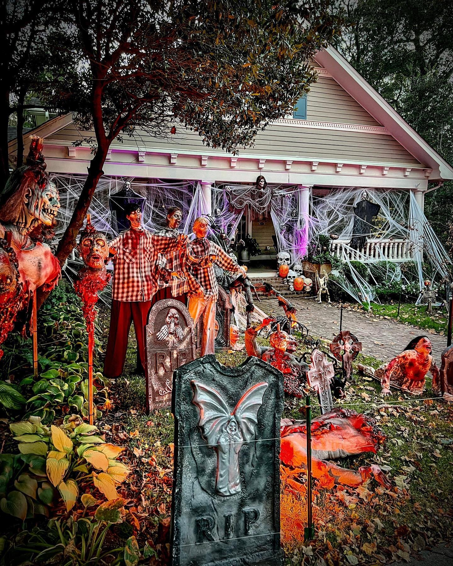 Have a spooktacular day! 👻👻👻👻 Happy Halloween 🎃 🧙💀
.
.
.
#atlanta  #discoveratl #midtownatl #halloween #whyiloveatl  #midtownatlanta #exploregeorgia #a_t_l_a_n_t_a #404 #everythingatl #atlantasnaps  #ATL #atlantaphotography  #atlantaga  #besto