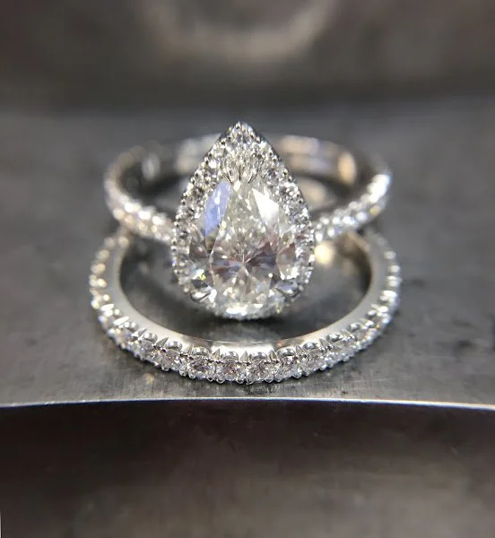 Pear shape engagement ring and matching wedding band