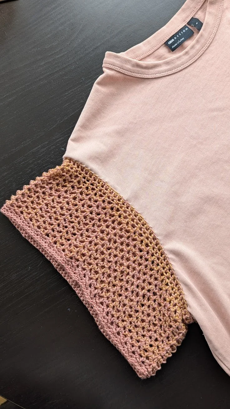 Upcycled crochet shirt - Mandarine sleeves