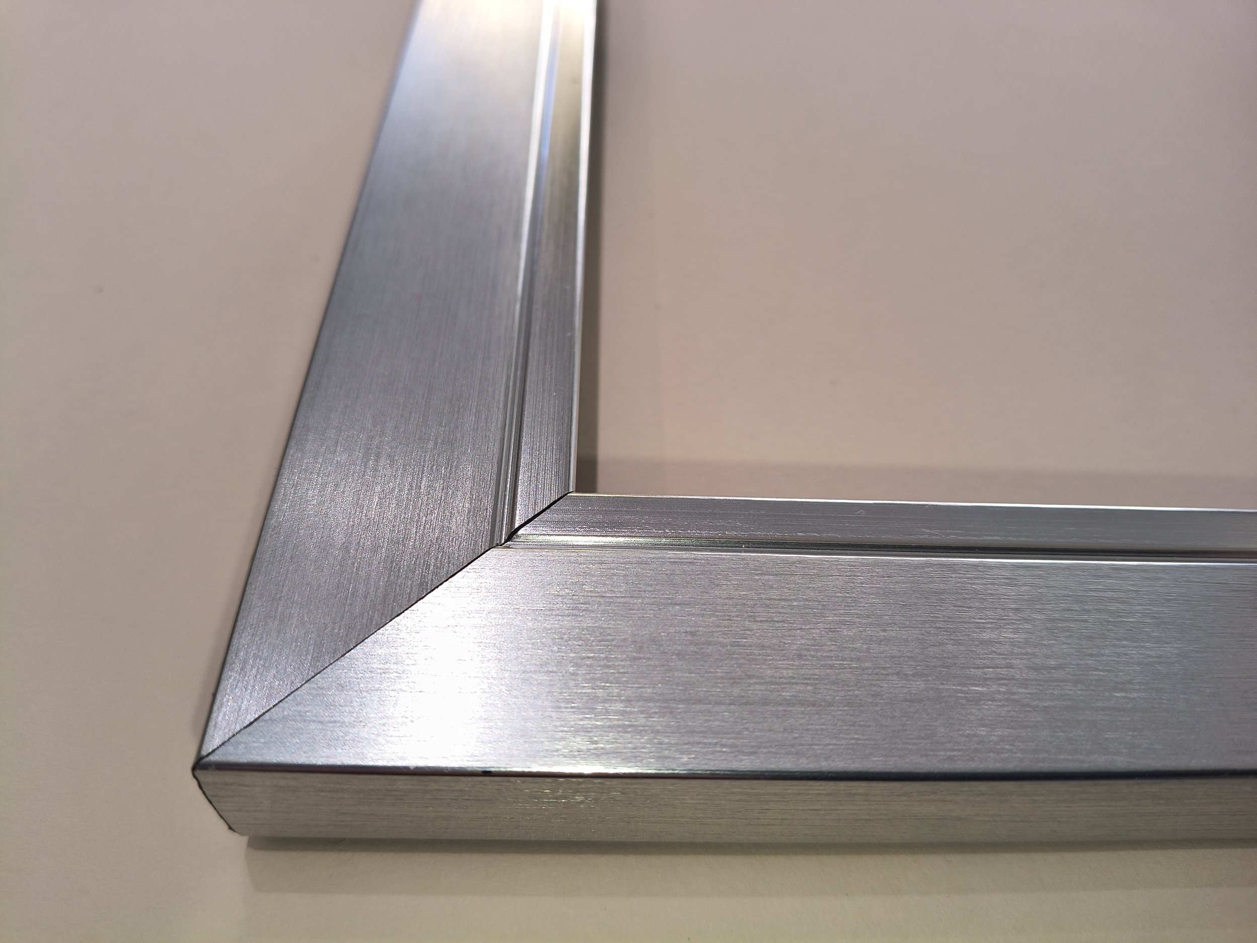 Brushed silver, polished silver fillet