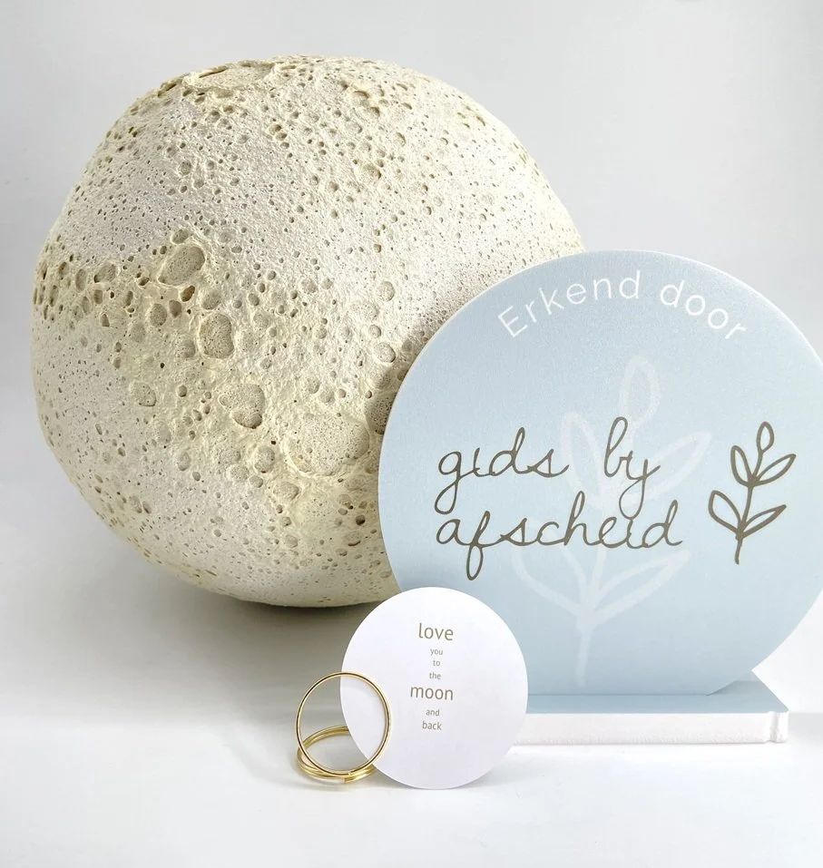 urne moon love you to the moon.JPEG