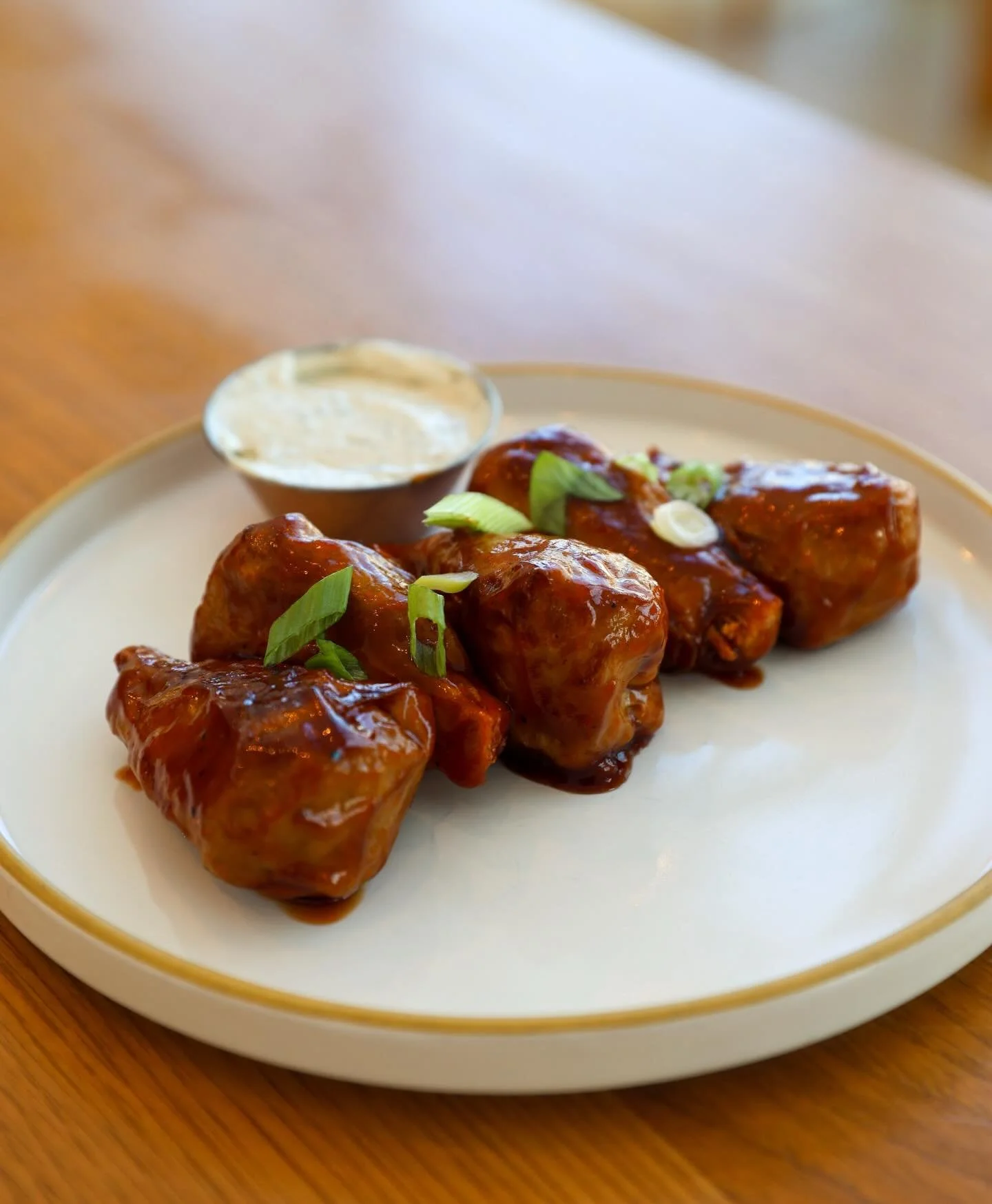 It&rsquo;s Super Bowl Sunday! We don&rsquo;t care what team you choose 😉 Whether you&rsquo;re watching for the game or the halftime show you can now get some vegan drumsticks for a game time meal! Available in BBQ or Buffalo and with your choice of 