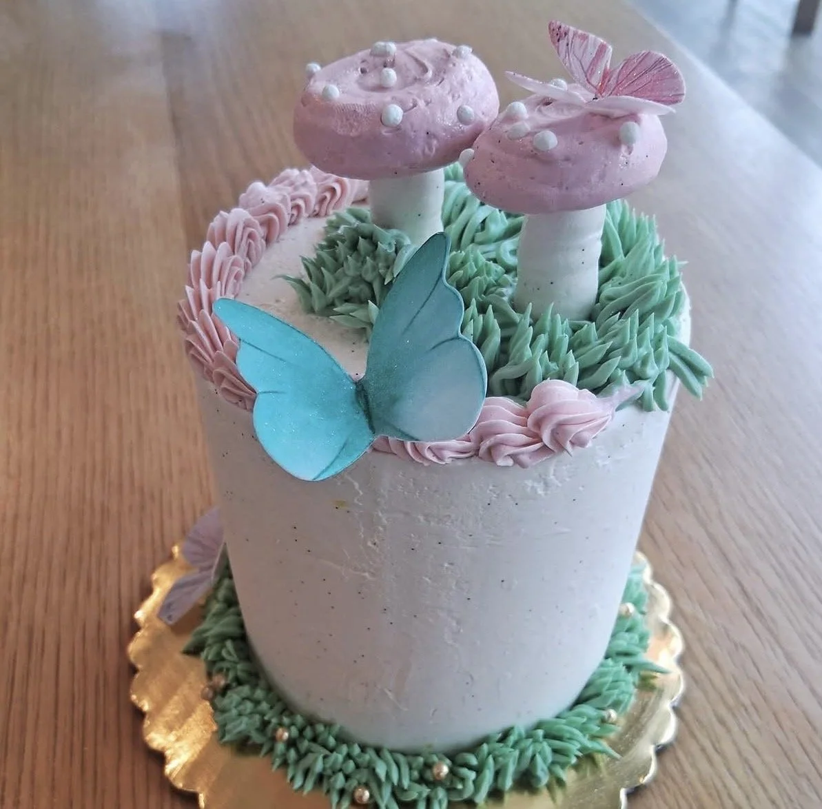 6" Mushroom Cake
