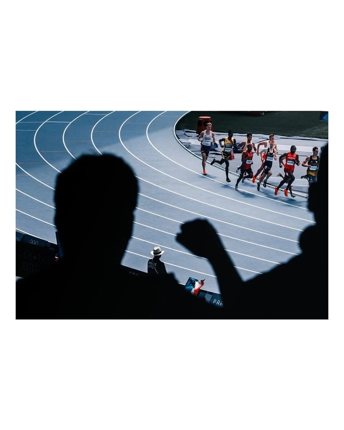 Didn&rsquo;t get a press accreditation ? 
Not a problem ! Had some fun shooting from the public

@olympics @sporarts 
.
.
.
.
.
#streetmoment #dreaminstreets #eyeshotmag #street_macadam #MySPC #streets_storytelling #streetphotographybrazil #street_me