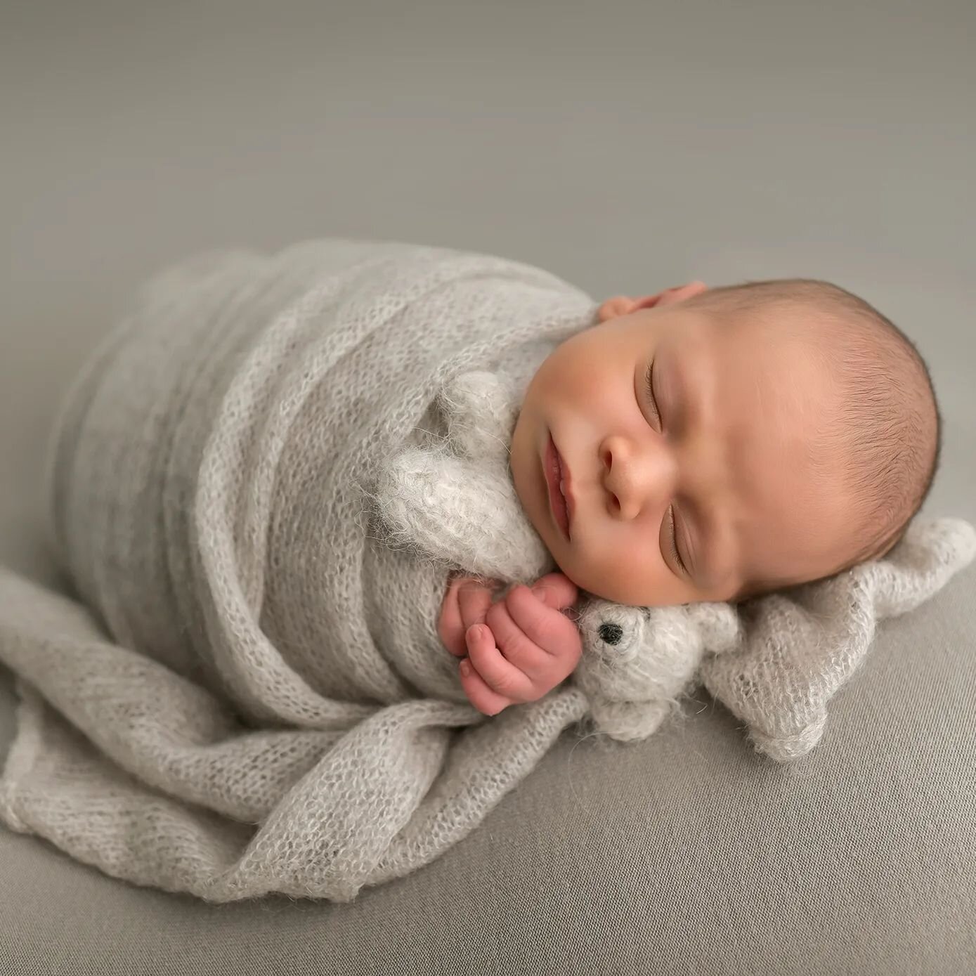 All snuggled up ❤️❤️❤️

#vancouverbabyphotographer #vancouvernewbornphotography