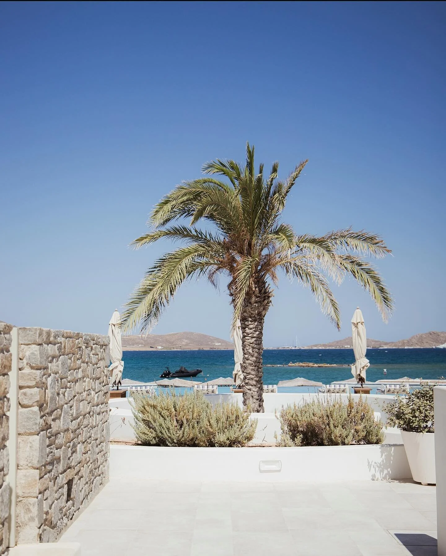 🌍 G R E E K  I S L A N D S 🇬🇷 SAVE for when you visit

Continuing our Top Family Destinations world tour, travel expert and mama, Alisa @luxe_traveler of @luxetravelerclub, shares her tips and highlights for visiting the Greek Isles with kids. 

&