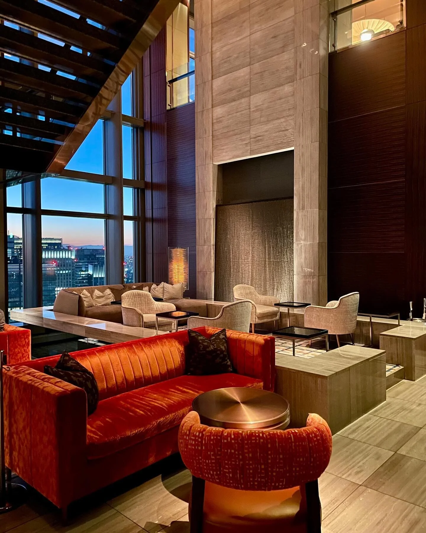 T O K Y O 🇯🇵 Highlights + tips from a week in this remarkable city 👇 SAVE for later

🏨 S T A Y

Our stay at @mo_tokyo surpassed every expectation &mdash; we loved:

🔹Ideal location in tree-lined Nihombashi 
🔹Consistent stellar experience &mdash