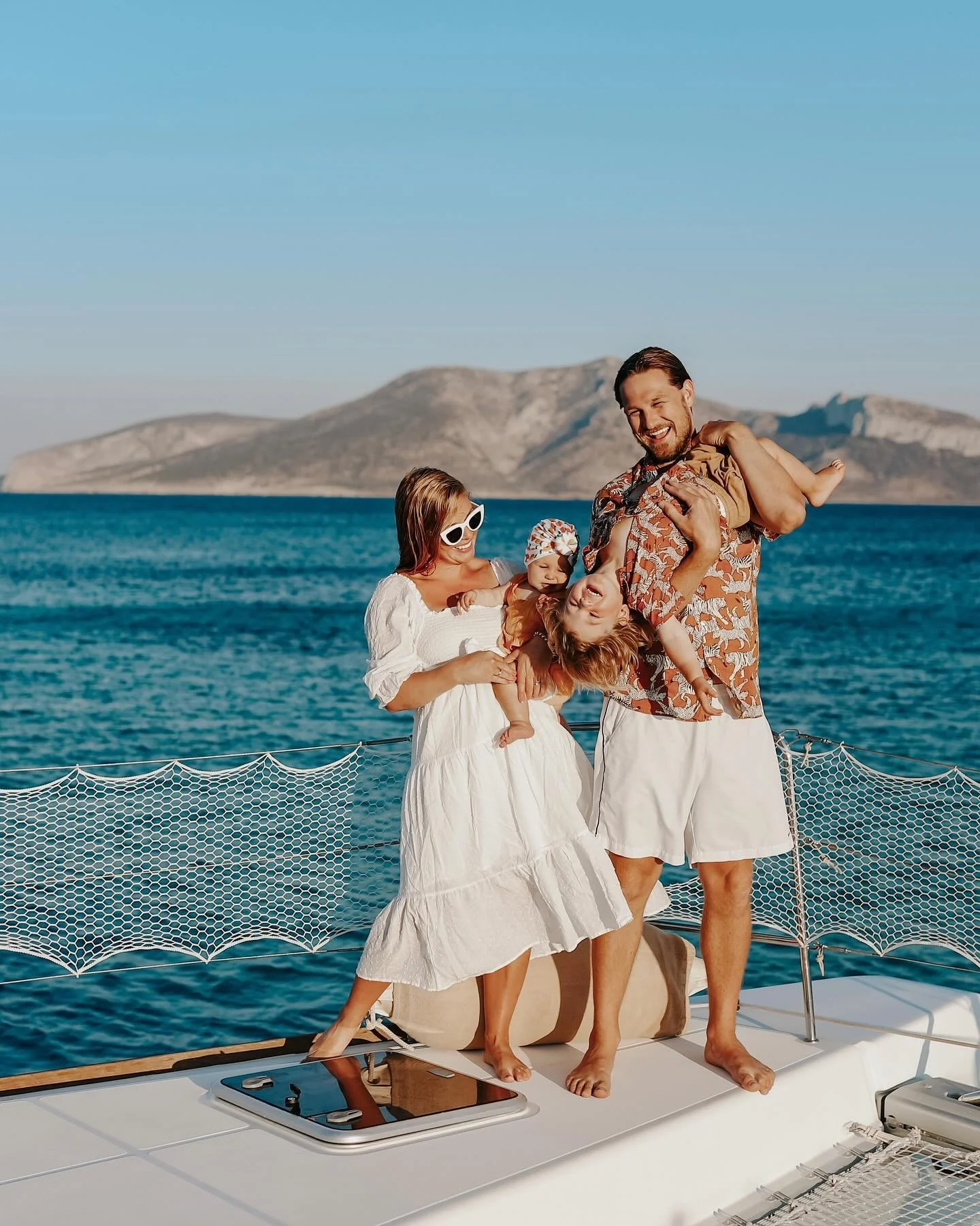 🌍 G R E E C E  B Y  S E A 🇬🇷 SAVE for when you visit

Continuing our TFD journey through Greece, travel expert and mama, Caroline @bern__voyage of @bernvoyagetravel, shares her recommendations for exploring Greece by boat charter from her recent m