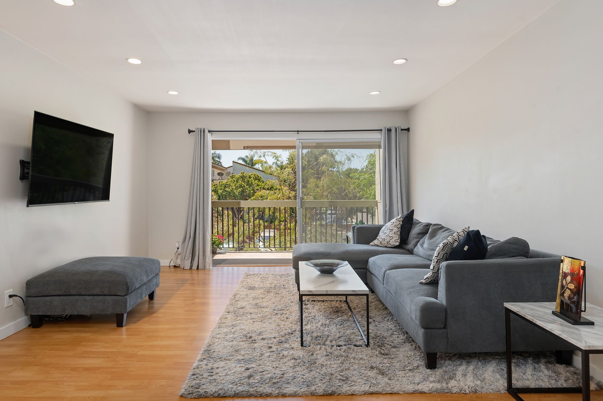 5-web-or-mls-05 - Living Room.jpg
