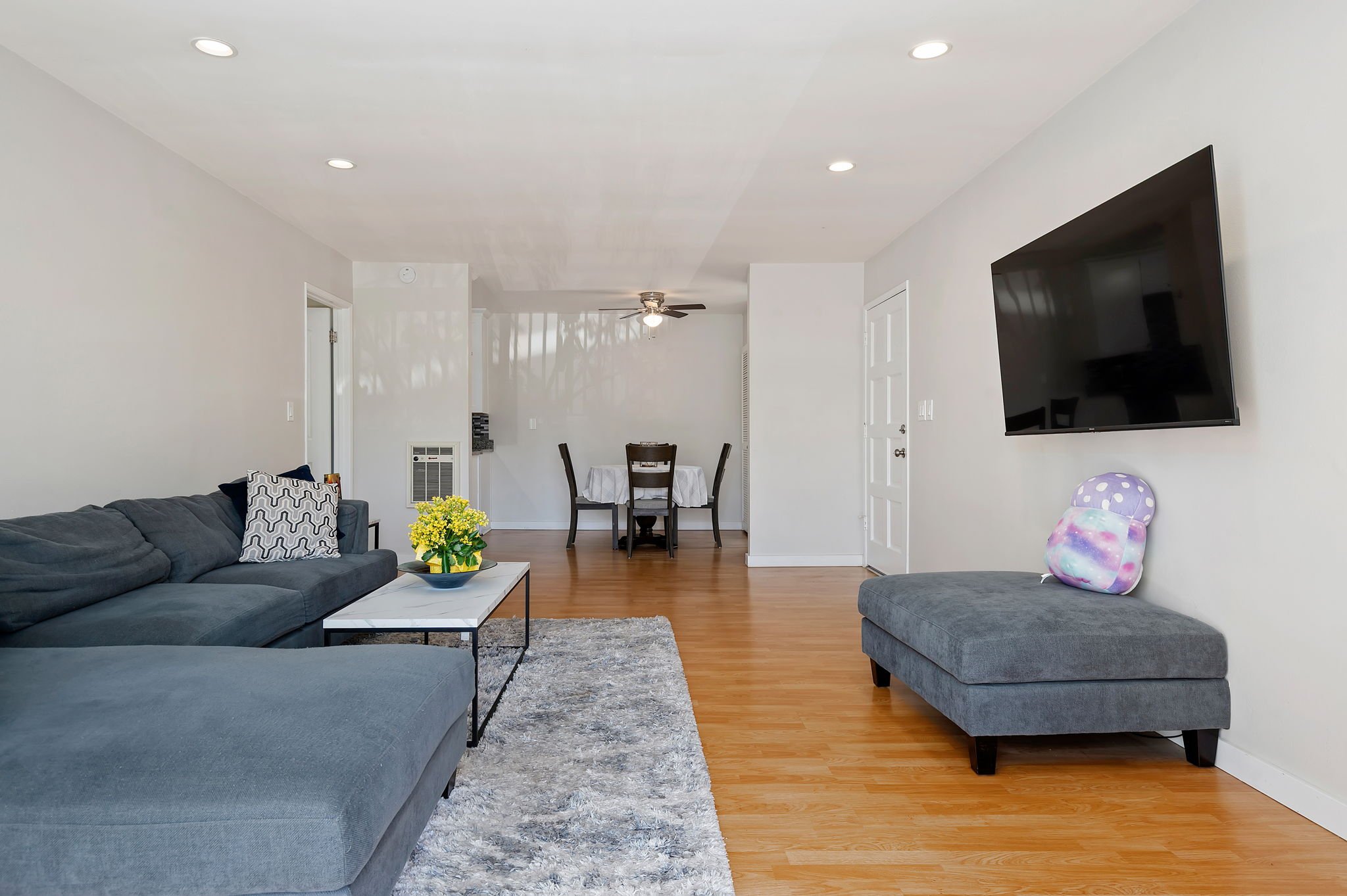6-web-or-mls-06 - Living Room.jpg