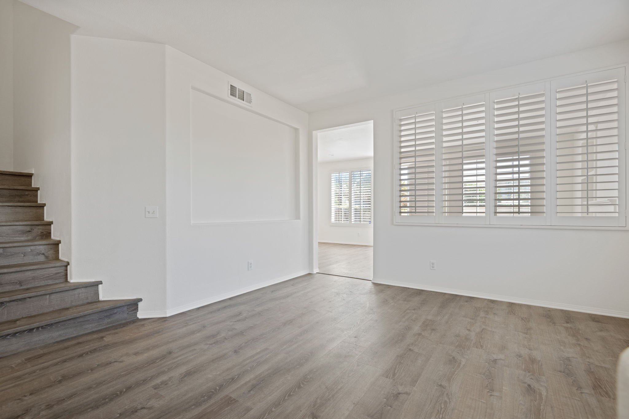 07 - Living Room.jpg