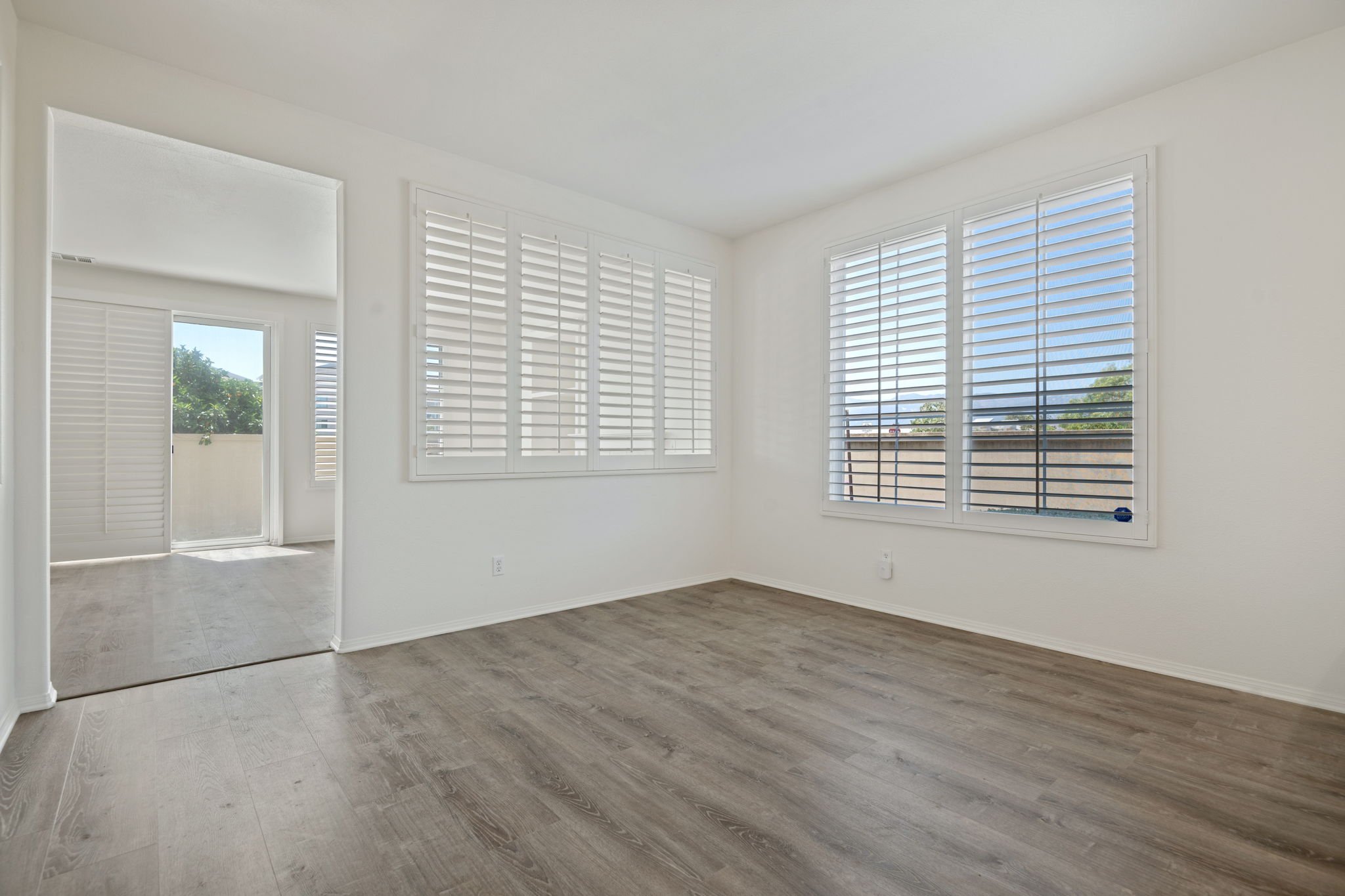 08 - Living Room.jpg