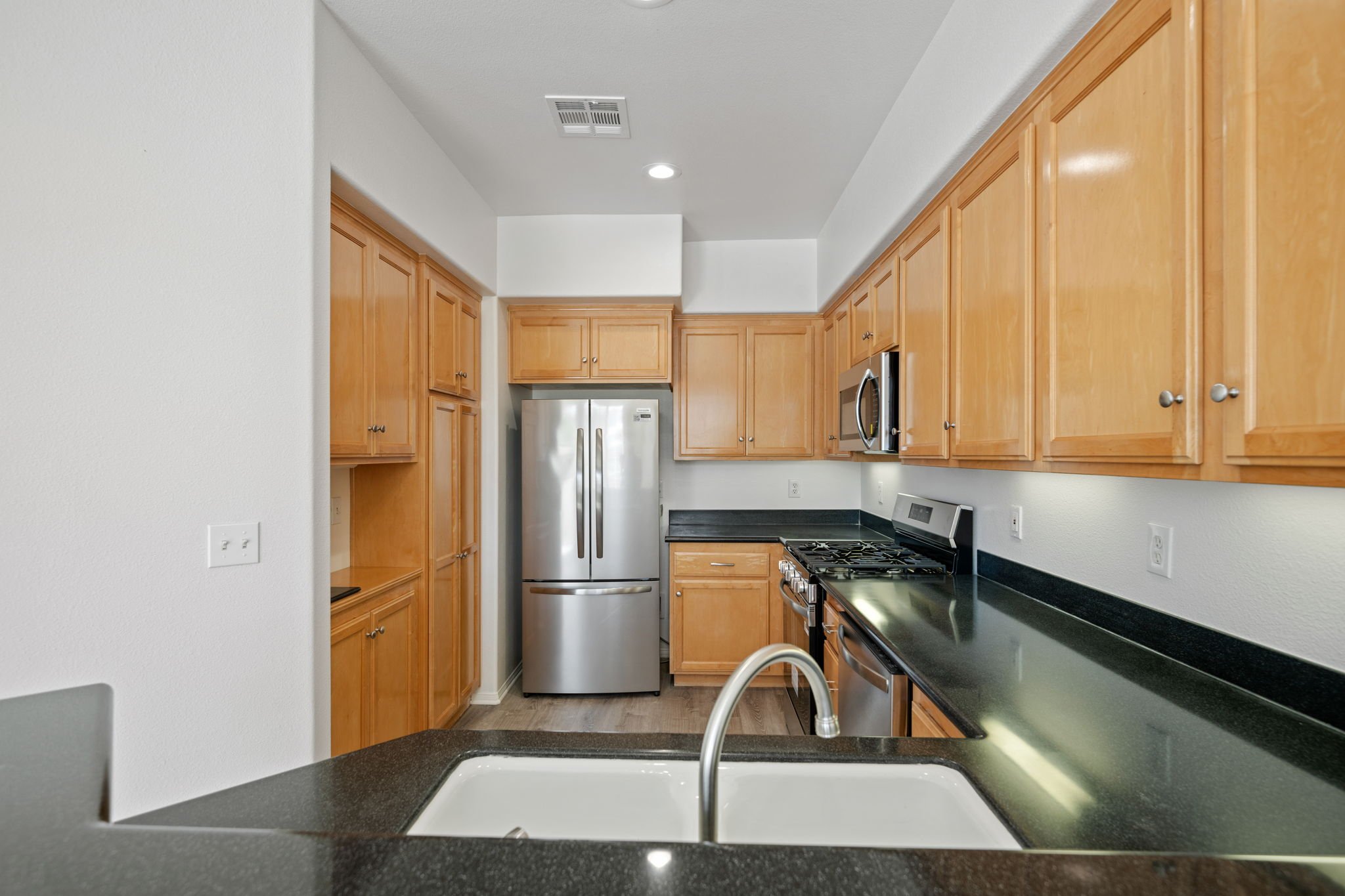 15 - Kitchen.jpg