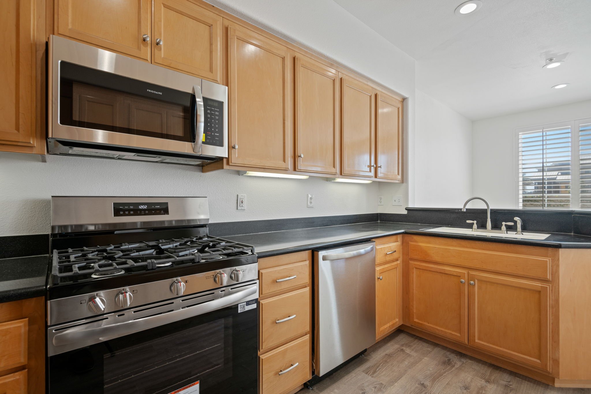16 - Kitchen.jpg