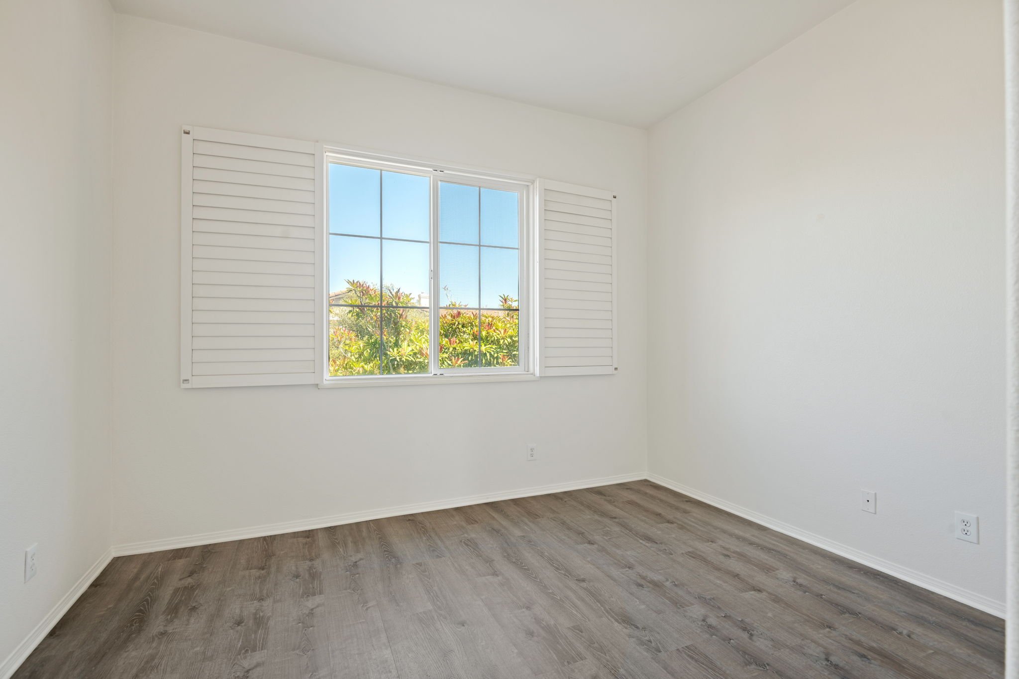 22 - Bedroom 2.jpg