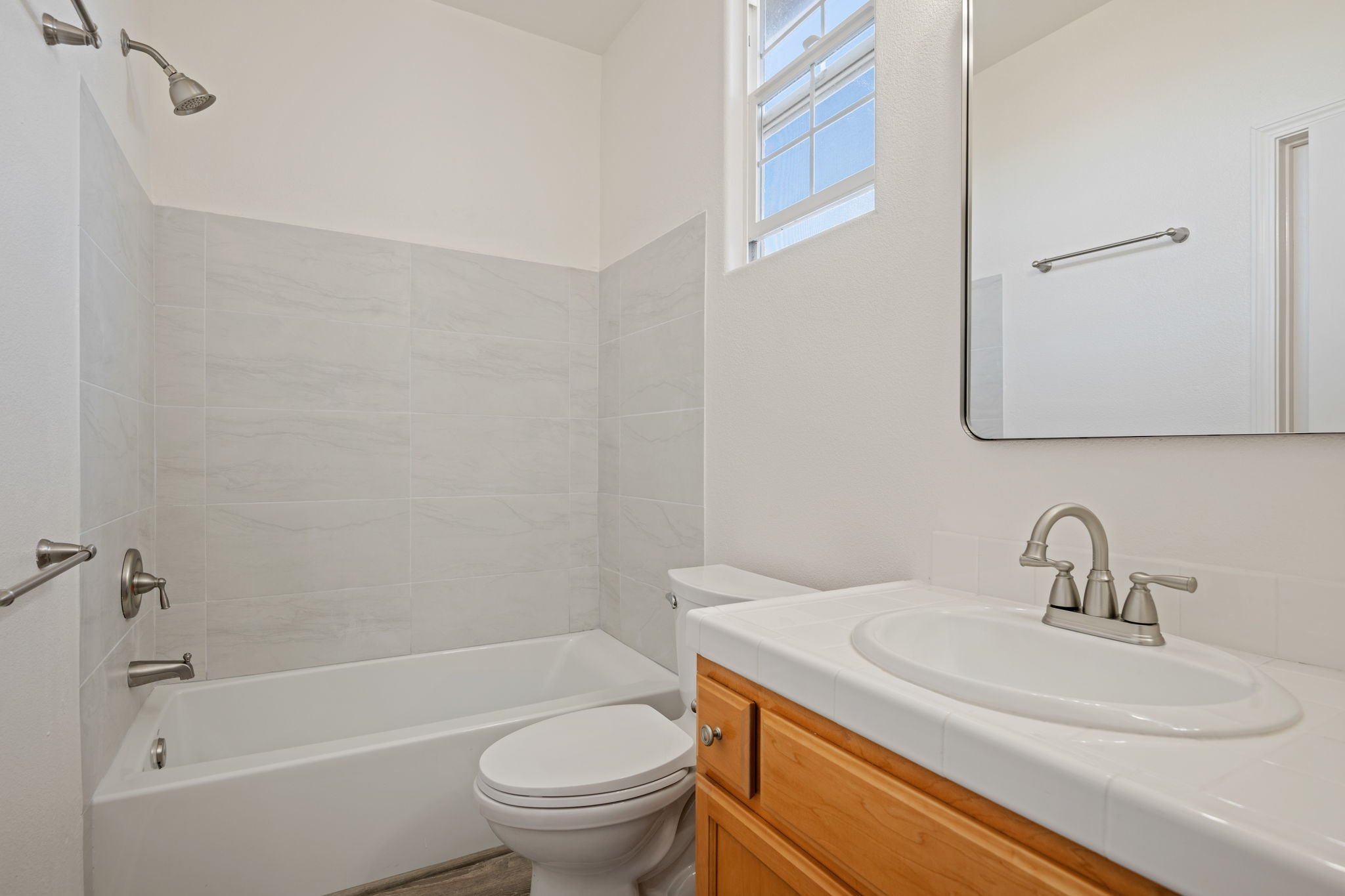 23 - Bathroom 2.jpg