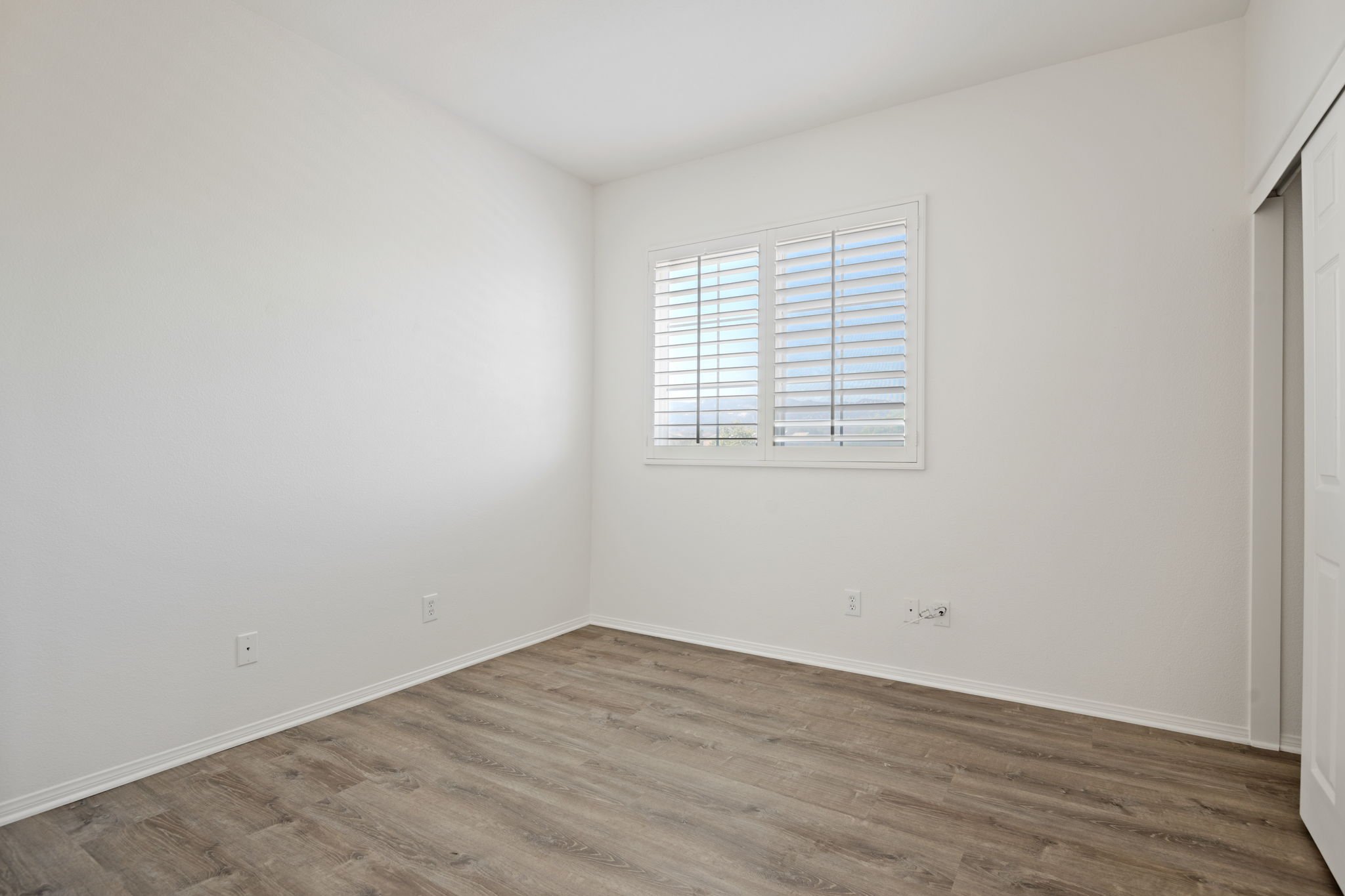 24 - Bedroom 3.jpg