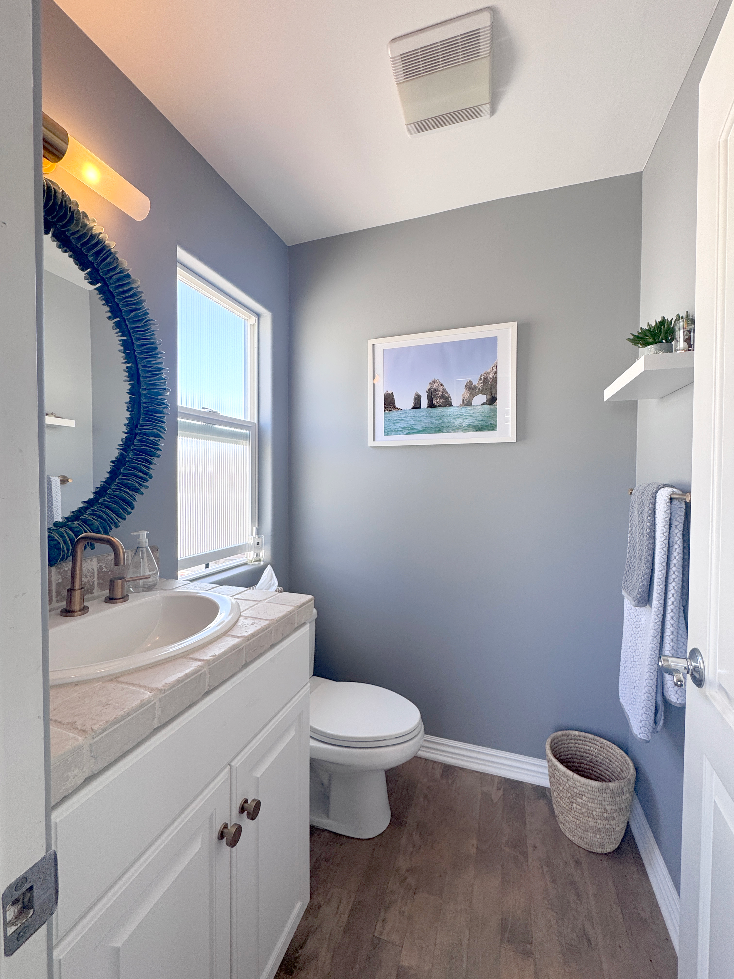 3rd floor - powder room