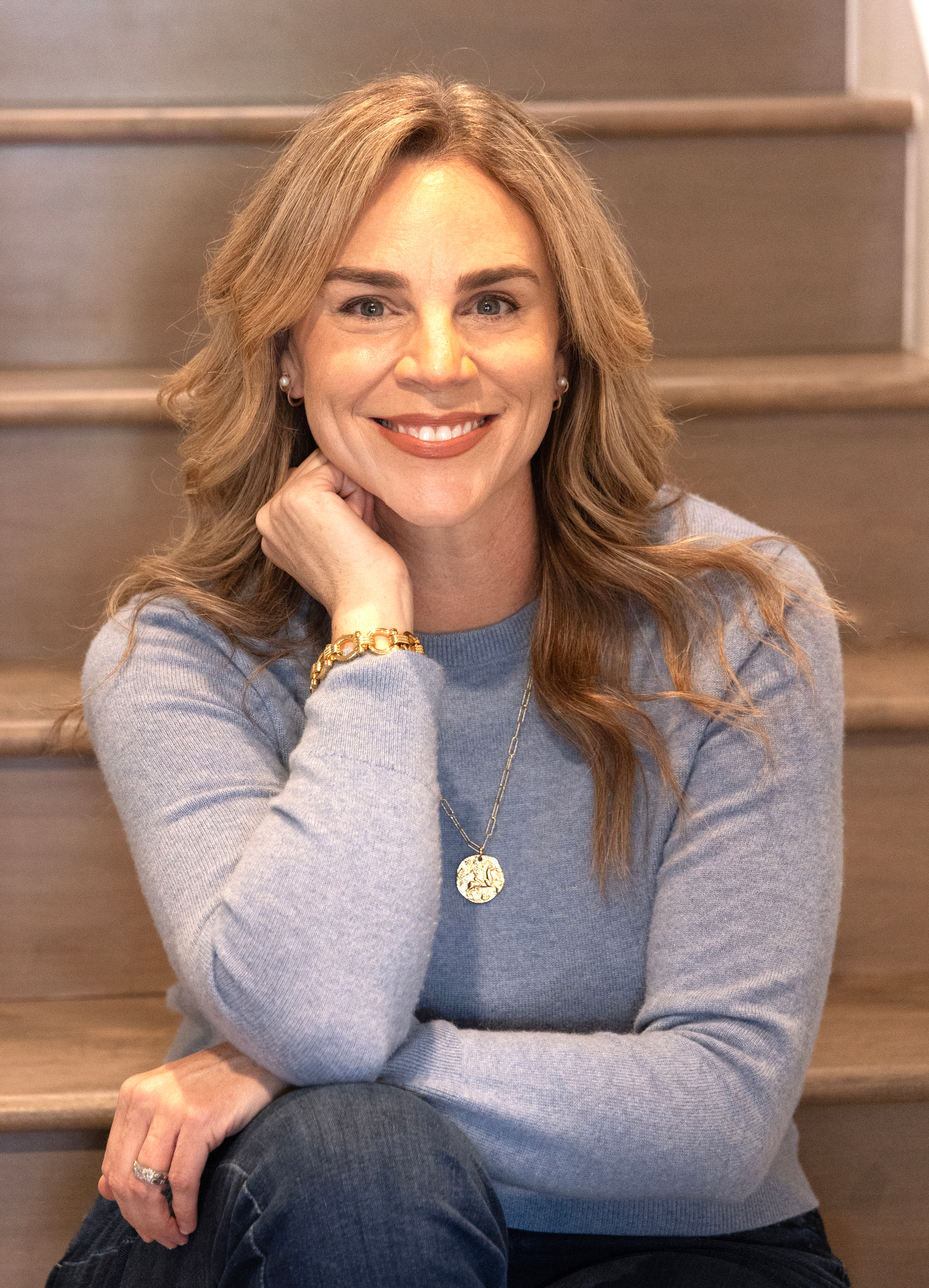 Autumn on stairs2.png