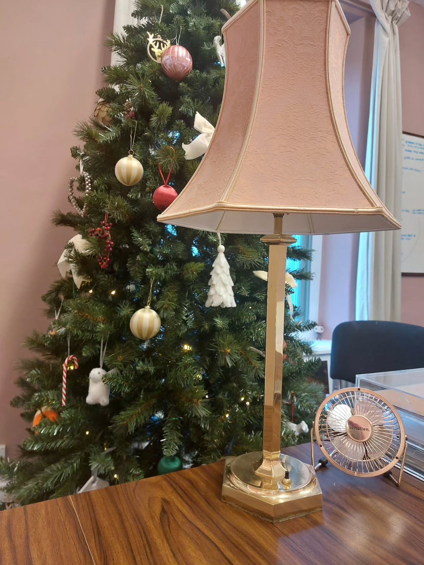 First Christmas in the office and the appropriate amount of effort has been given to the festive decor. 🎄🎁❄️

And despite my Landlord's distain for any Christmas music being played before the 24th of December, the jingles have been jingling. 🔔🎊

